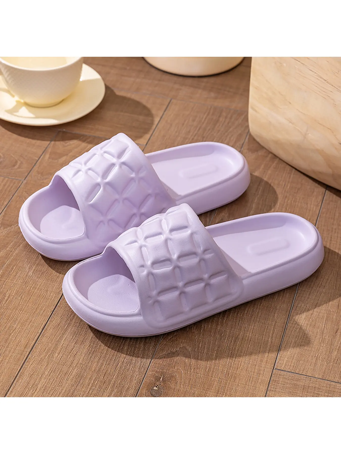 New beach sandals, fashionable and versatile for daily wear, comfortable home slippers, new summer indoor lightweight soft-soled EVA sandals for men and women, suitable for bathing and bathroom use, Soft slide footwear