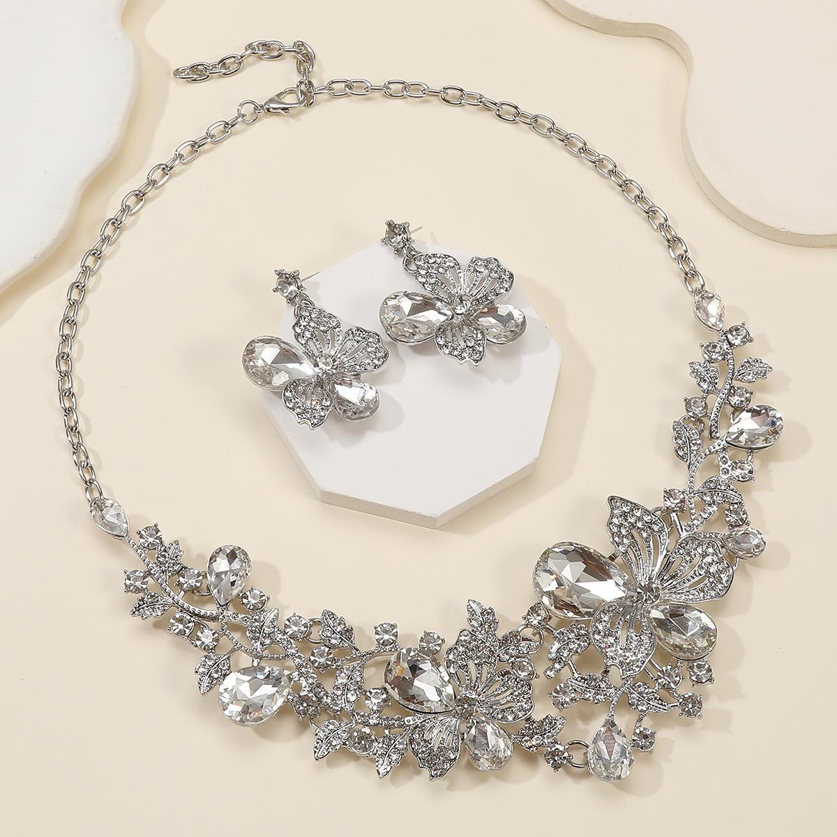 Exaggerated Necklace and Earring Set for Women, Fashionable Popular Alloy Chain with Flower Design, Bridal Accessory
