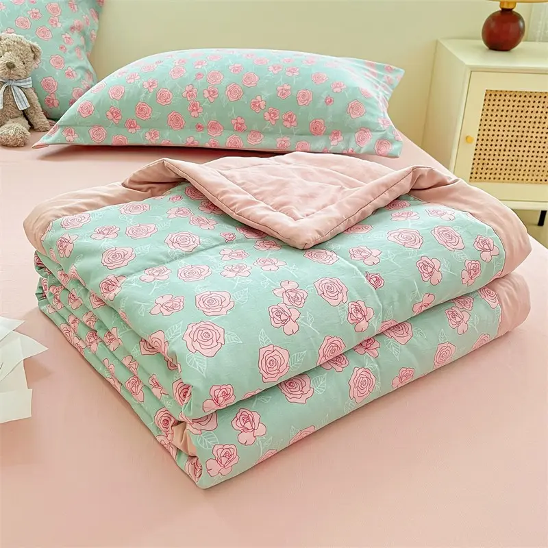 Rose Jacquard Summer Quilt, Ultra Soft Air Conditioning Blanket, Lightweight Bedding for Bedroom and Living Room, Perfect for Hot Weather, Floral Print Quilt