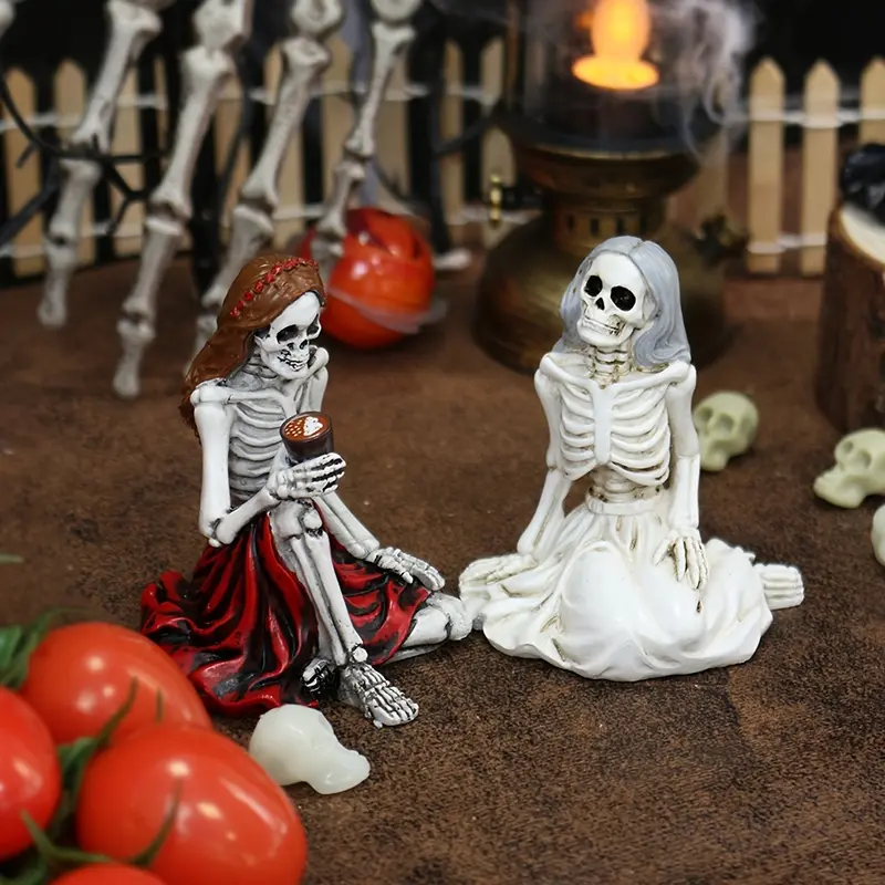 2PCS Halloween Skull Head Figurines, 2.87 Inch Resin Tabletop Statues with Red Hair and Gray Hair, Novelty Desk Decor for Home, Office, Party and Holiday Gift