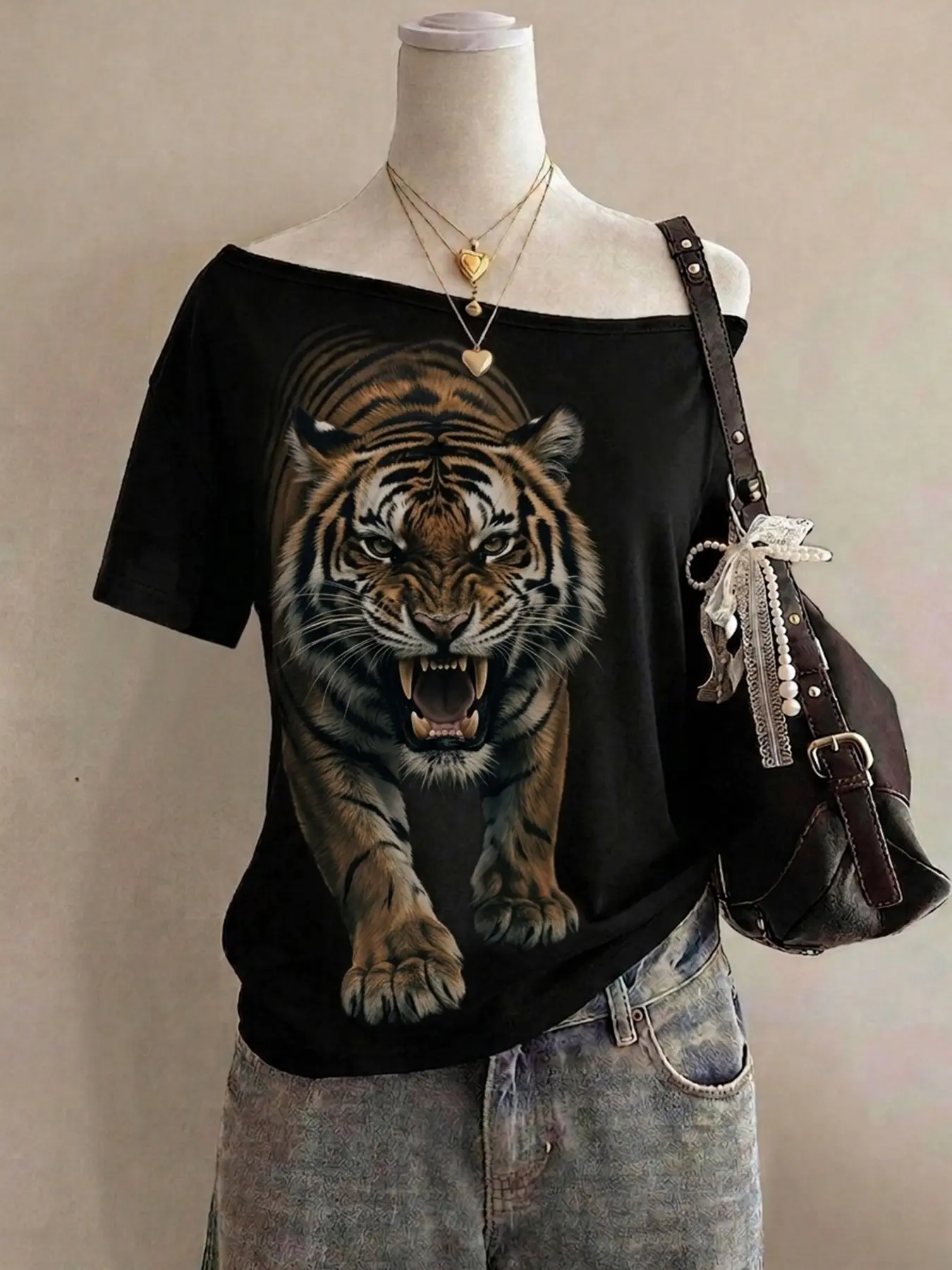 Women's Short Sleeve Asymmetric Vintage Tiger Print Top, Fitted Slim Fit, Casual Summer T-Shirt, Party Wear, Outdoor Fashion
