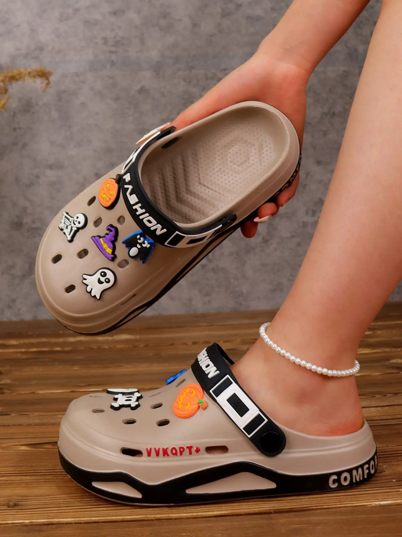 Women's Summer Cartoon Cut-Out Eva Sandals, Comfortable Lightweight Casual Fashion Slippers, Slides, Breathable Outdoor Shoes, Letter Pattern, Medium Width