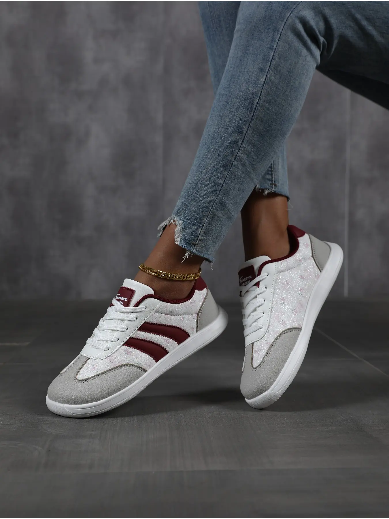 A Pair of Stylish Burgundy Floral Patchwork Wide Toe Trainers for Women, Retro Versatile Breathable Flat Soft Light Sole Casual Skate Sneakers, Roomy Toebox Non-Pinching Footwear for Daily Commute & Strolling