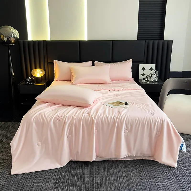 YHFYHF Rose Print Silk Summer Quilt, Lightweight Cooling Blanket, Soft Breathable Bedding, Suitable for Bedroom & Dormitory