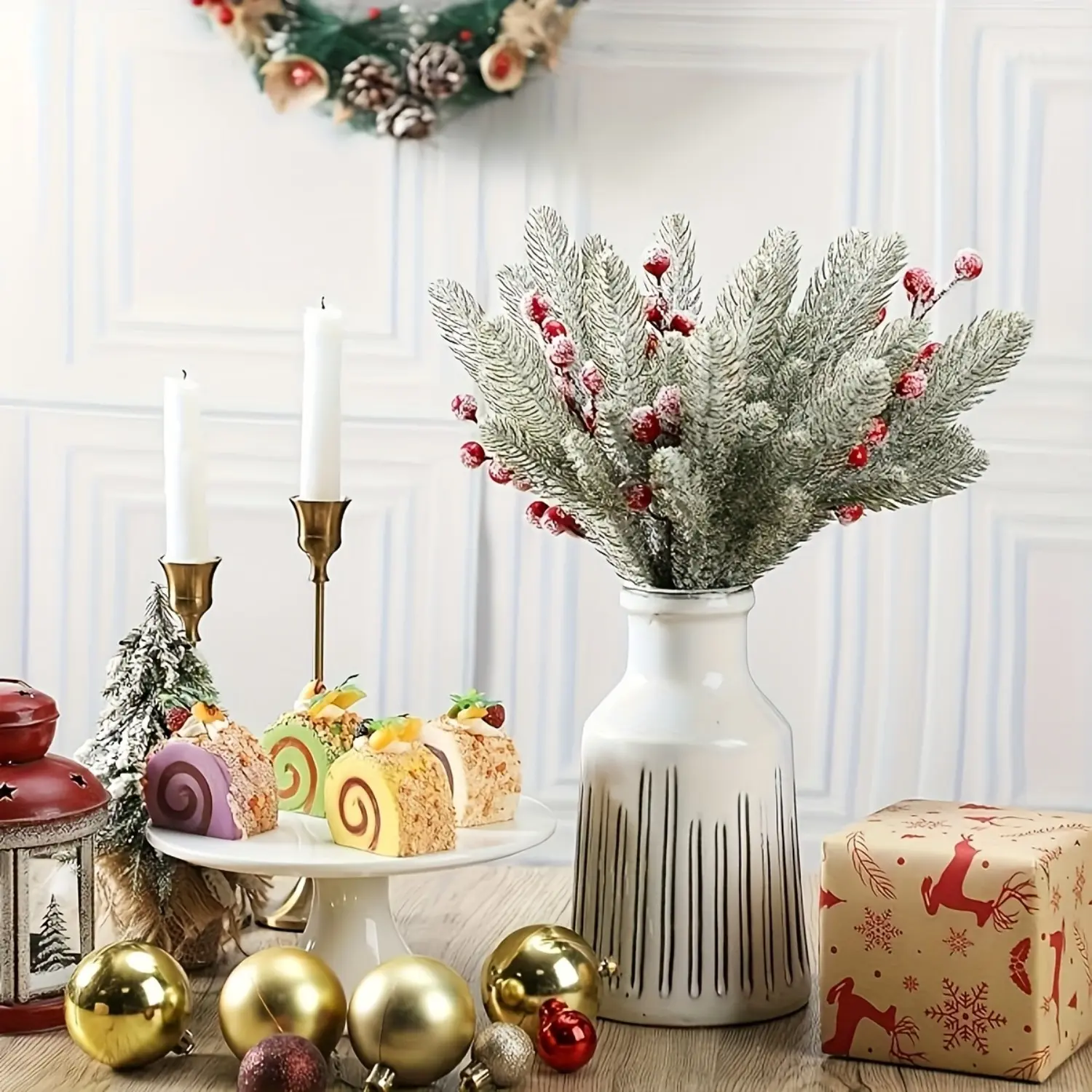 19 pieces of realistic snowberry and pine branches, as well as realistic flowers. They can be used for DIY Christmas wreaths, Christmas tree decorations, wedding cake decorations, and Christmas festival decorations.