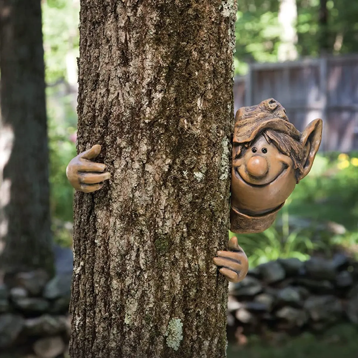 Funny Sprite Hugging Tree Resin Sculpture Hanging Ornament, Cute Protruding Dwarf Tree Decor, Outdoor Waterproof Garden Patio Tree Trunk Craft Decoration