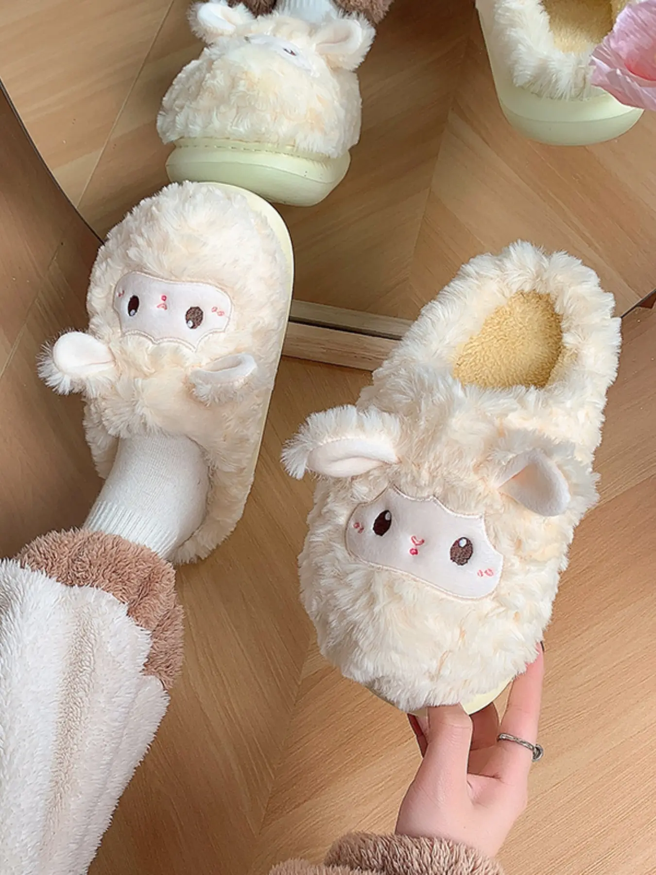 Three-Color Cartoon Sheep Full-Length Plush Slippers, Thick Sole Non-Slip Home Shoes Footwear, Warm Lined, Suitable for Bedroom and Dormitory