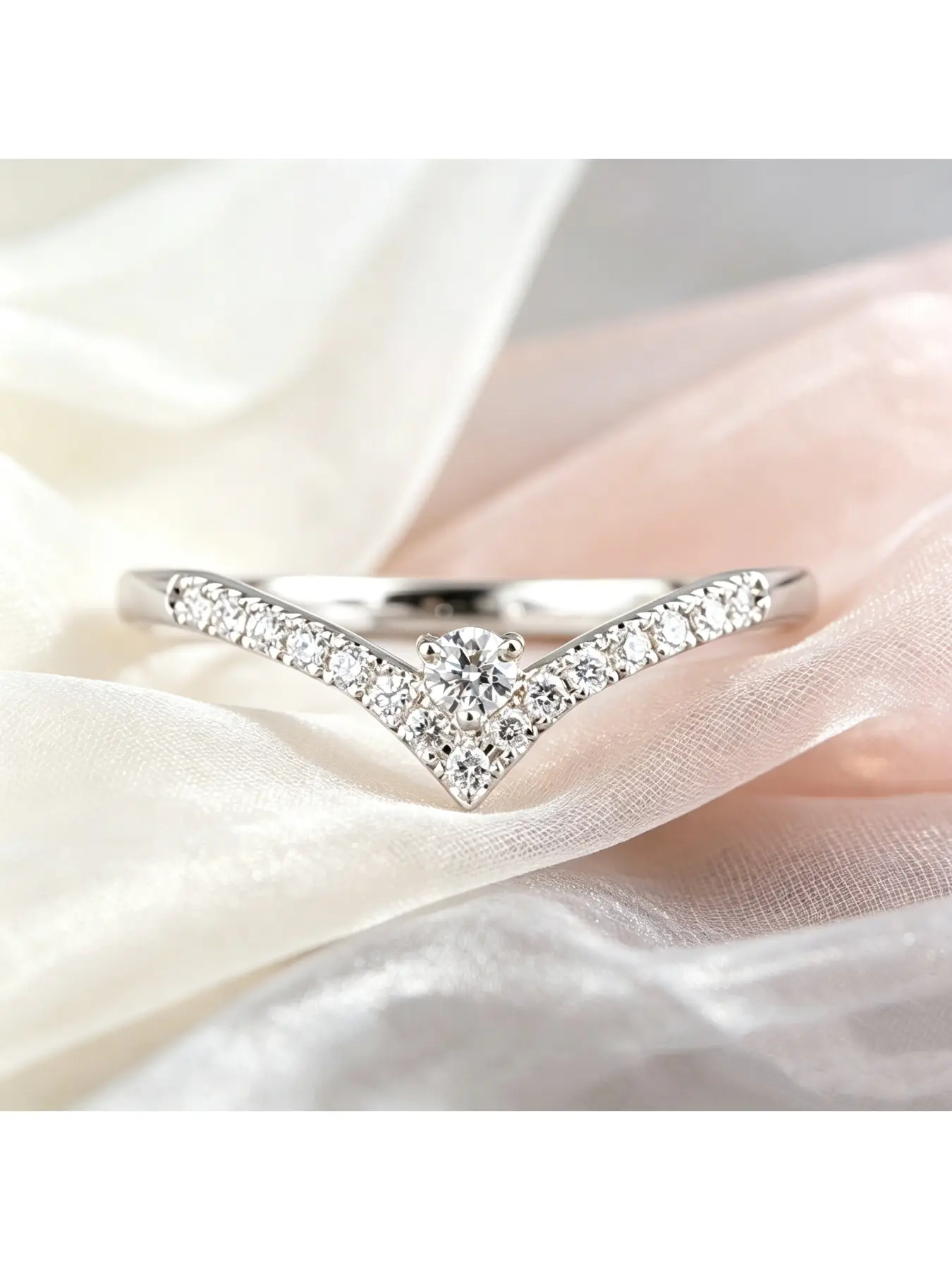 Center Stone Surrounded Pave Diamond V Thin Gold Wedding Band, Luxury Pave Eternity Band, Atmospheric Delicate Birthday Gift for Soft Ladies, Stackable Versatile Women Jewelry, Suitable for Easter Trips, Valentine Dinners and Wedding Dress Matching