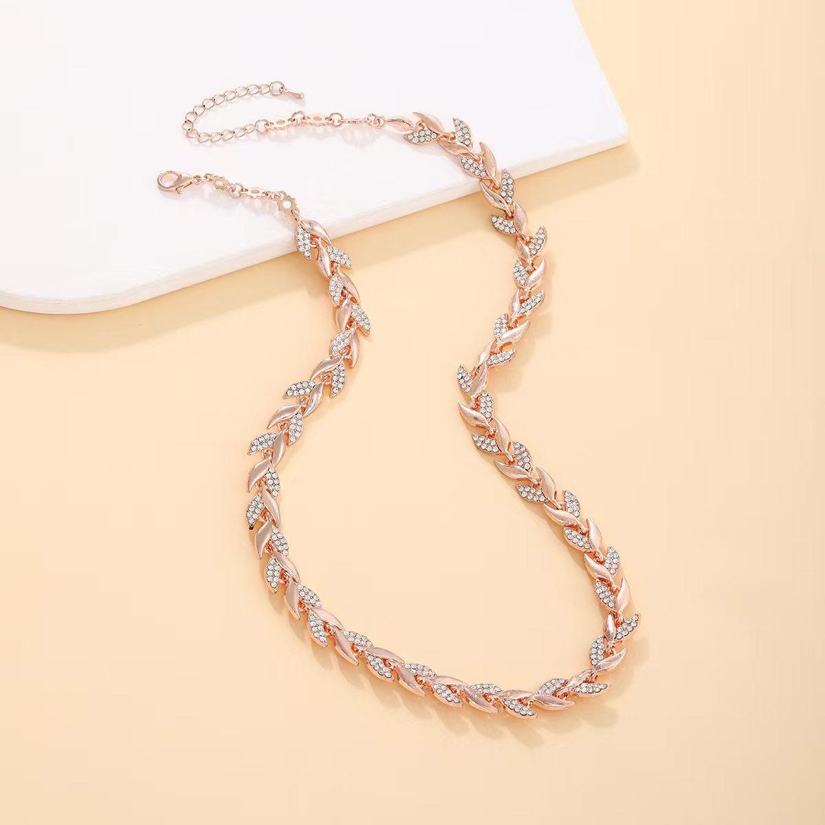 Adjustable Fish Tail Fashion Jewelry Set for Women, 1 Bracelet and 1 Necklace, Light Luxury Elegant Design with Glass Rhinestones for Banquet and Daily Wear