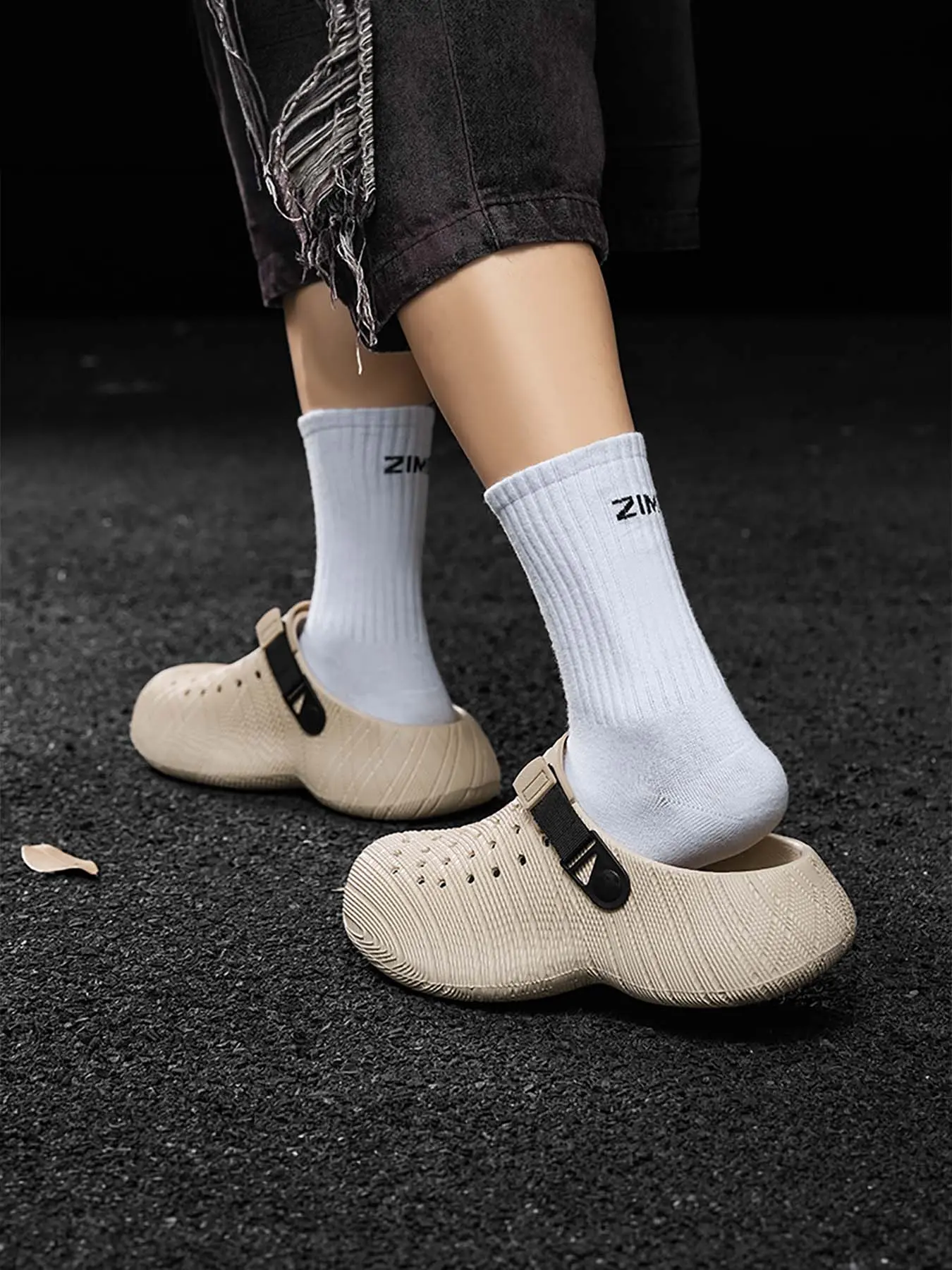 Men's Textured Clogs with Adjustable Heel Strap, EVA Breathable Quick Dry Closed Toe Slides, Non-Slip Dual-Wear Water Sandals for Beach & Daily Commute