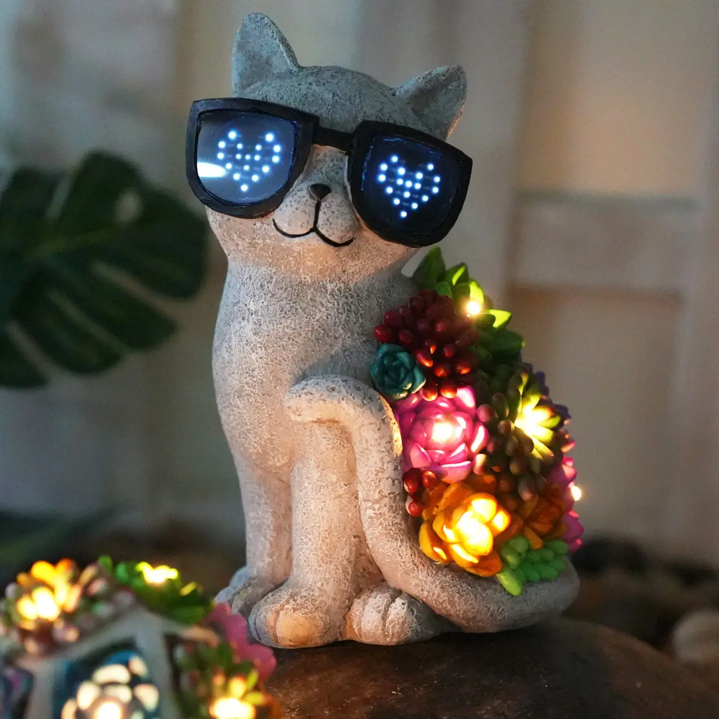 Solar Cat Garden Statue with LED Lights, Waterproof Cat Figurine with Succulent & Sunglasses, Solar Powered Decorative Lights for Yard Patio Lawn, Unique Gift for Cat Lovers