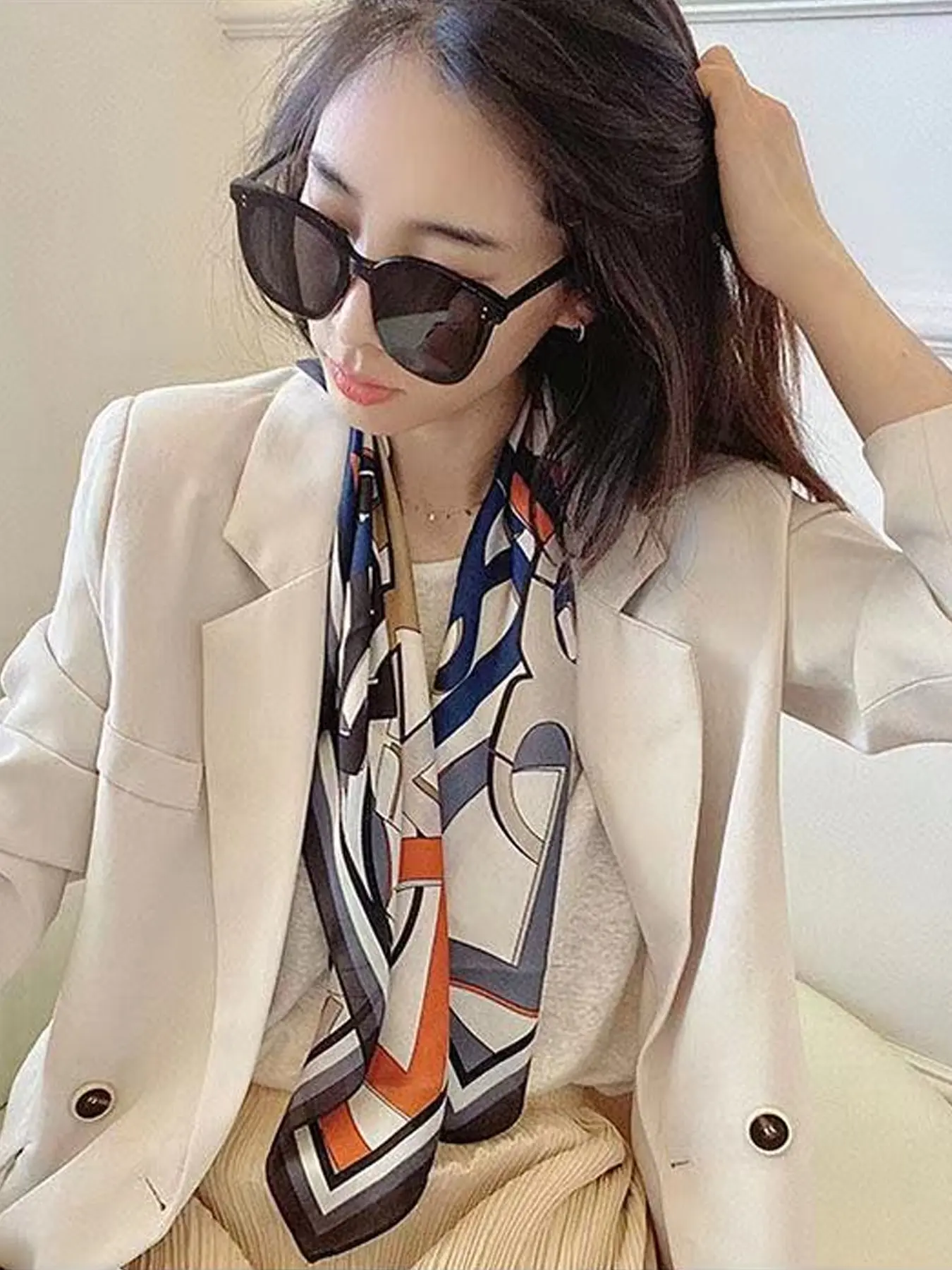 3 Colors Intertwined Chain Monogram Satin Square Scarf, Elegant Geometric Pattern, Loose-Fitting Silk Neck Scarf for All Seasons