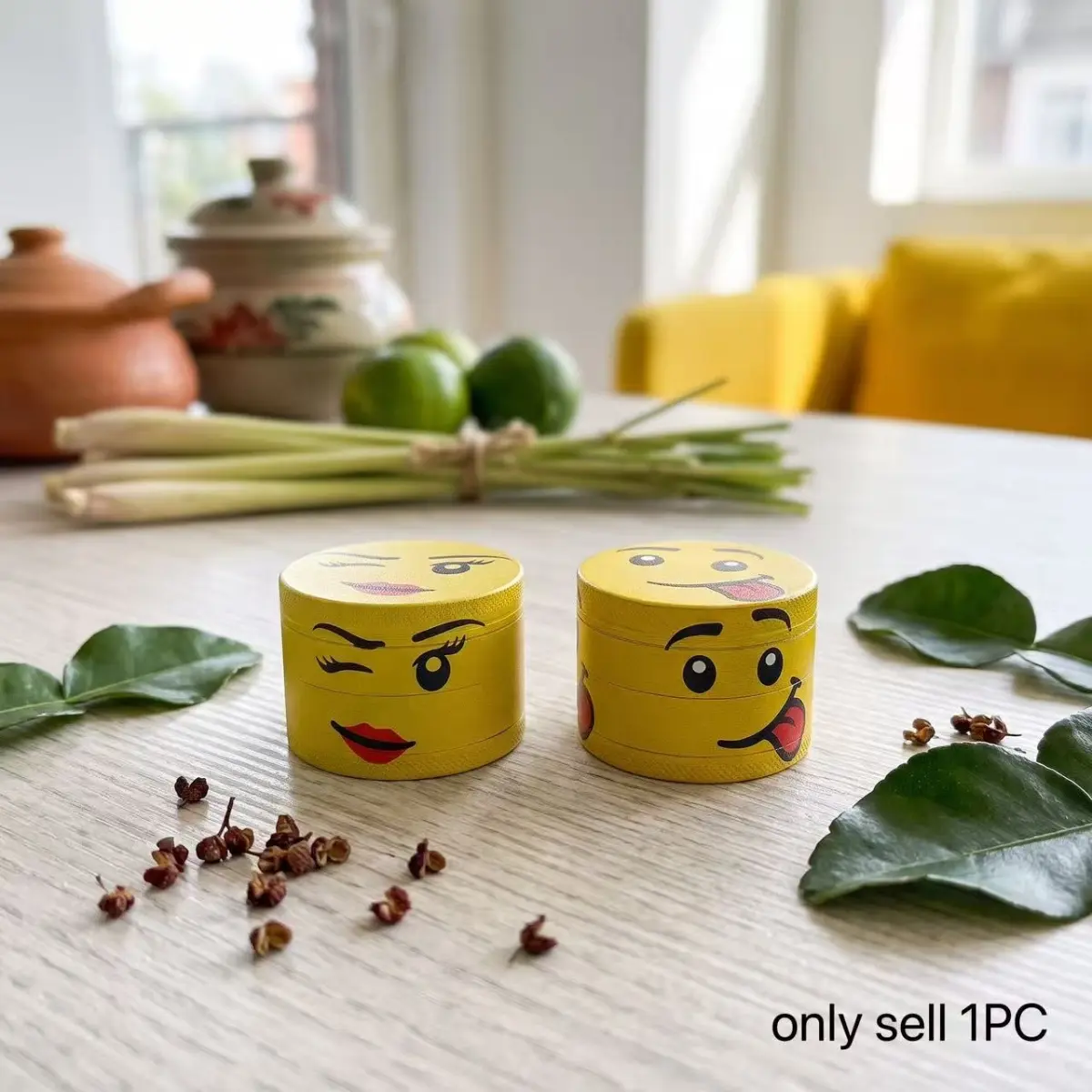 1.97Inch 5cm Cartoon Emoji Face Print Zinc Alloy Multi Layer Mini Manual Pepper Mill Peppercorn Dry Spice Grinder Compact Portable Kitchen Seasoning Tool Home Cooking Meal Prep