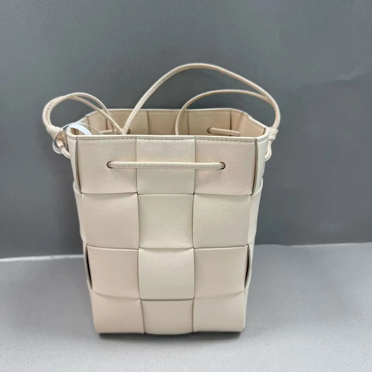 Pre-owned Bottega Veneta Cassette Maxi Weave Bucket YJ0004 26.07.24