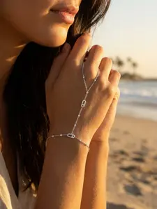 Geometric Hollow Out Hand Chain Bracelet, Adjustable Rhinestone Finger Ring, Fashion Jewelry for Parties, Daily Wear, Holiday Gift