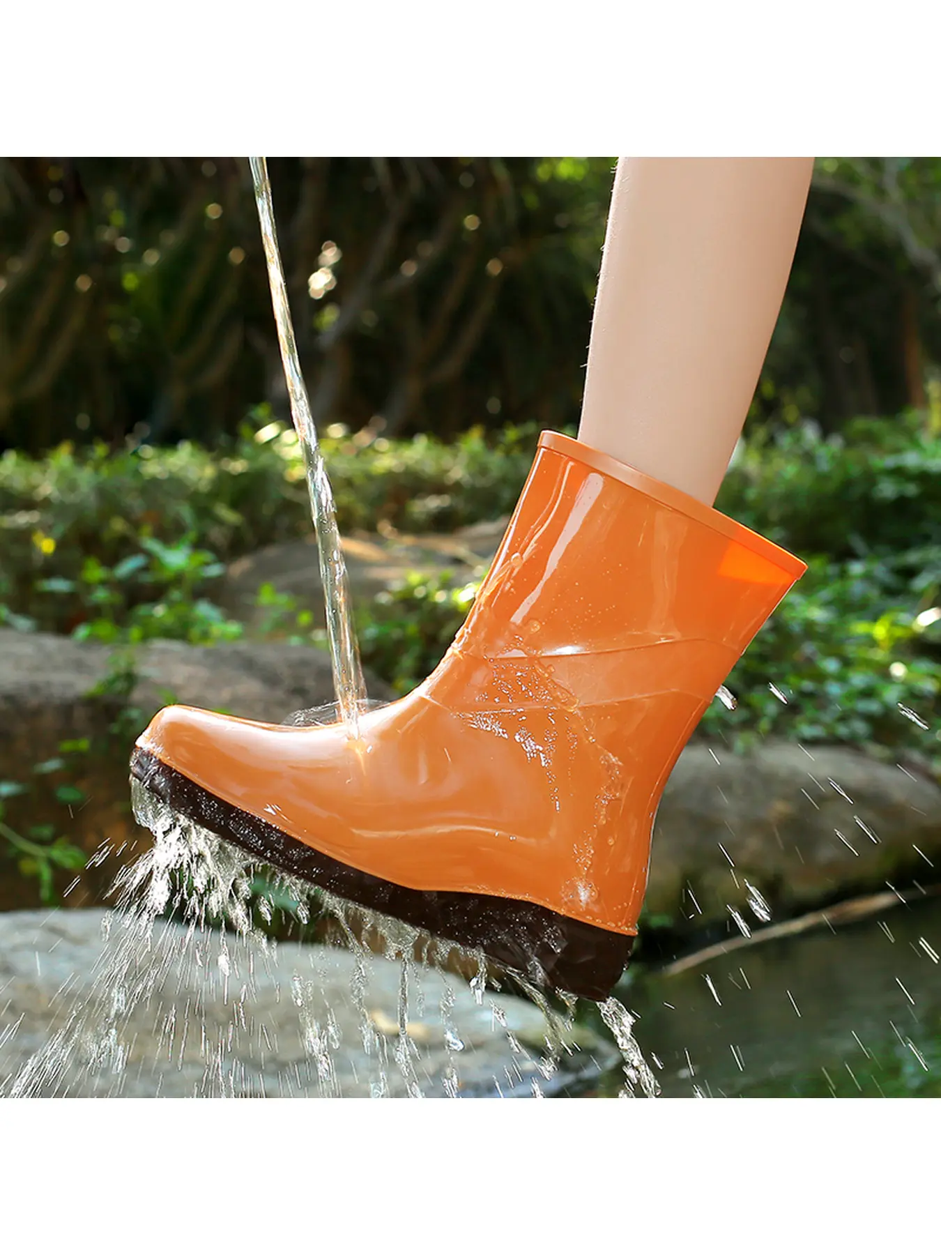 Women's shiny mid-calf rain boots, waterproof rubber rain shoes, non-slip thick-soled lightweight mid-high rain boots, suitable for gardening, commuting, and outdoor activities, available in a variety of colors.
