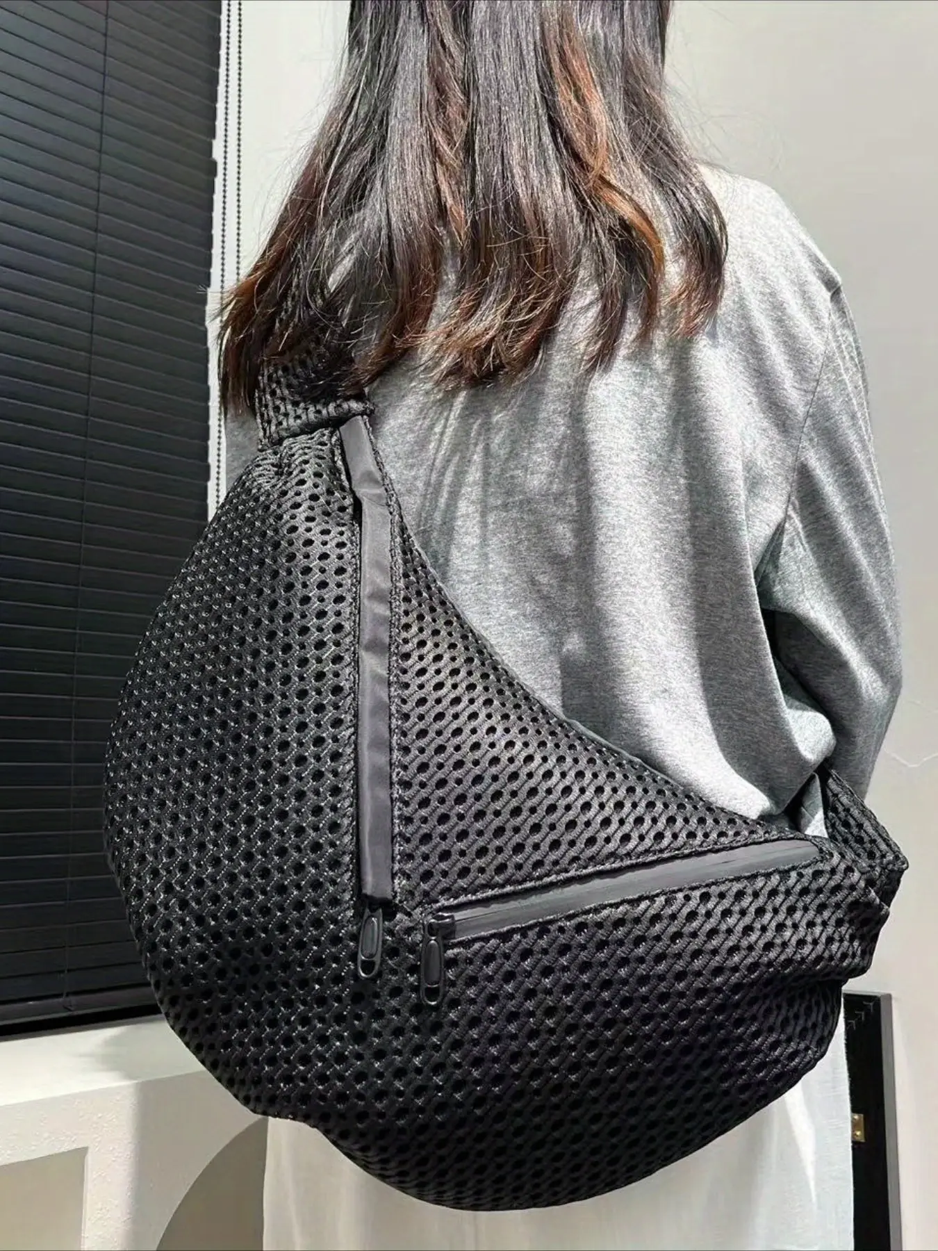 Women's large fashionable sports chest bag, casual simple large capacity crossbody bag