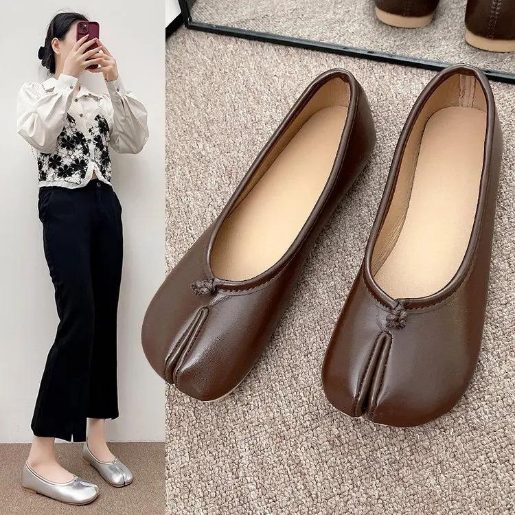 Retro Split Toe Horseshoe Flats 2026 New Arrival Women Casual Ballet Shoes Black Silver Red Brown
