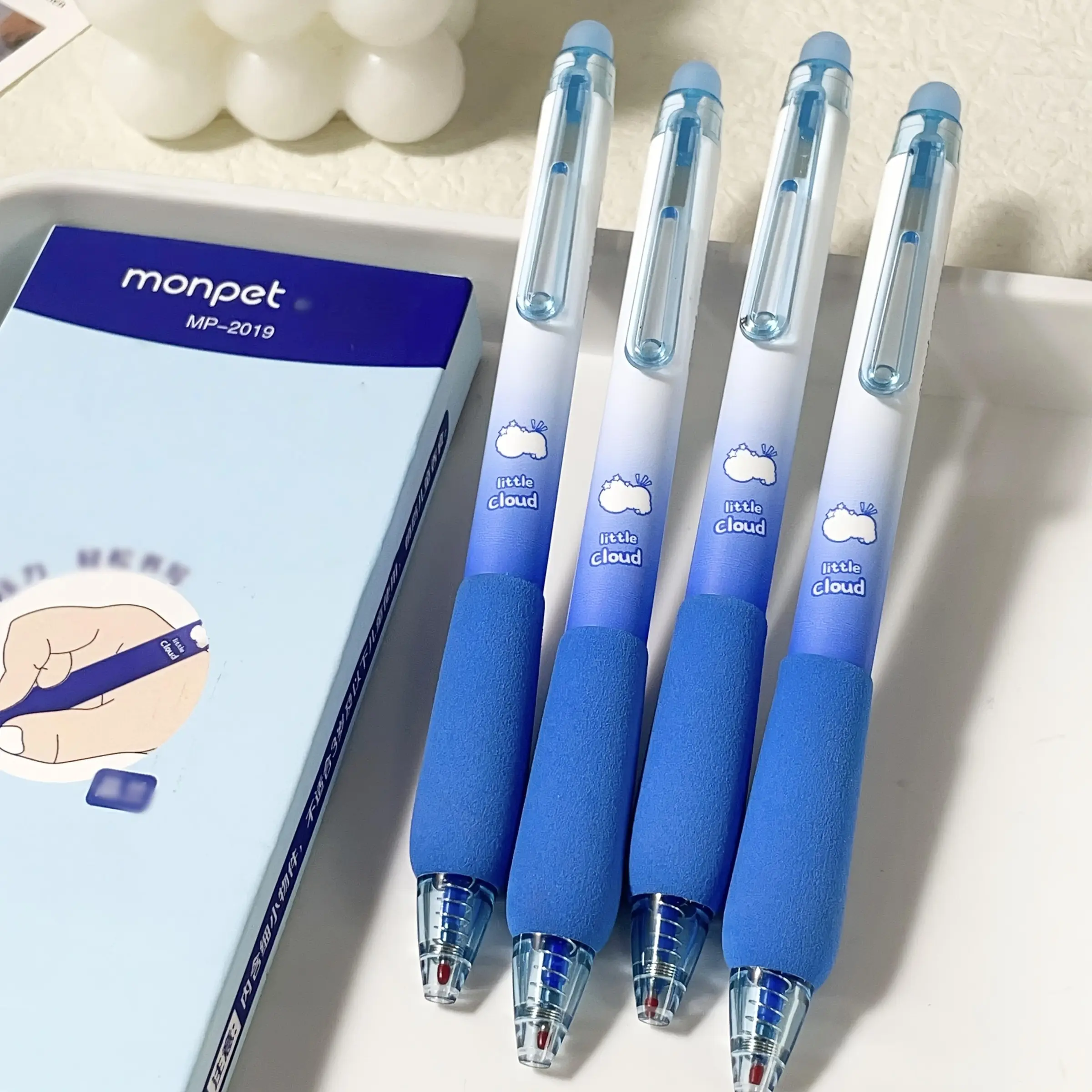 Cloud Theme Erasable Pen Set, Sponge Grip, Comfortable Hold, Stress Relief, Smooth Writing Ballpoint, Retractable Ballpoint Pens, 0.5mm Tip, Blue Ink, Office School Supplies