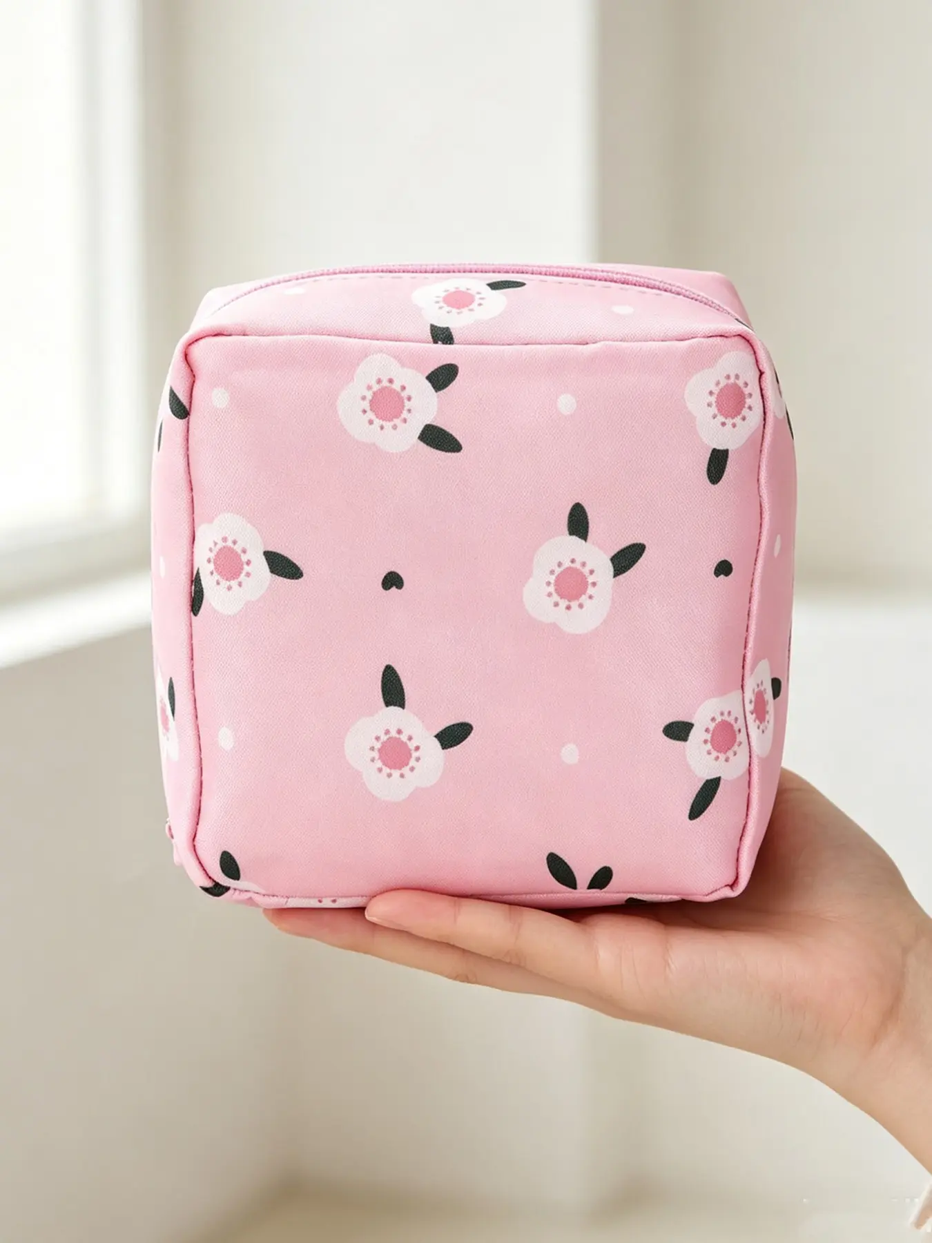 Sweet Floral Square Cosmetic Bag, Portable Sanitary Pad Storage Pouch, Cute Mini Care Skincare Organizer, Ideal for Women and Girls
