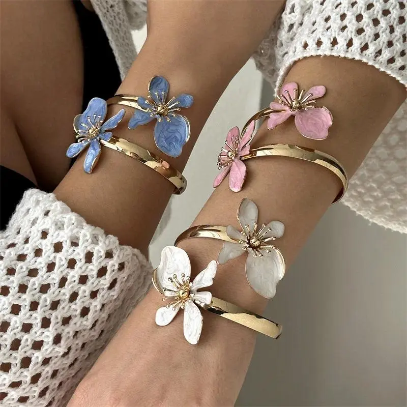 New Creative Exaggerated Bracelet Metal Hollow Out Big Flower Bangle for Woman Daily Accessories Beach Party Vacation Jewelry