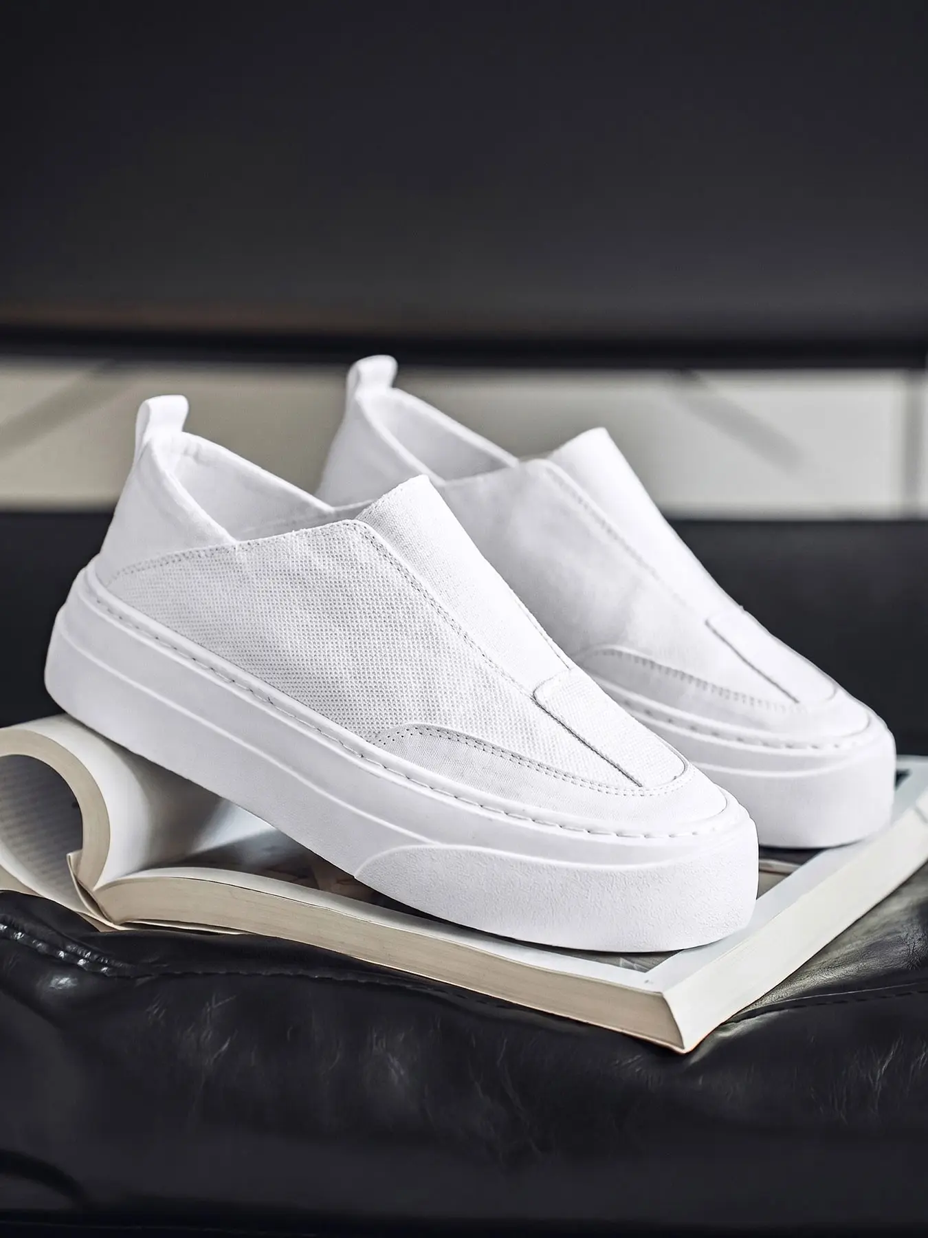 Men's Slip On Canvas Platform Loafer Sneakers, Simple No-Lace Casual Skate Board Shoes, Lightweight Cushioned Non-Slip Footwear for Daily Walking, Office Commuting and Everyday Leisure Scenes