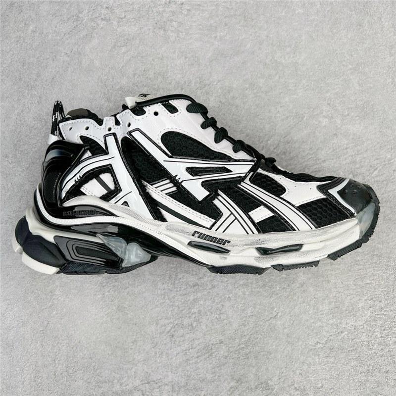 2026 Vintage Height-Increasing Running Shoes, Casual and Comfortable Lace-Up Sneakers (Unisex)