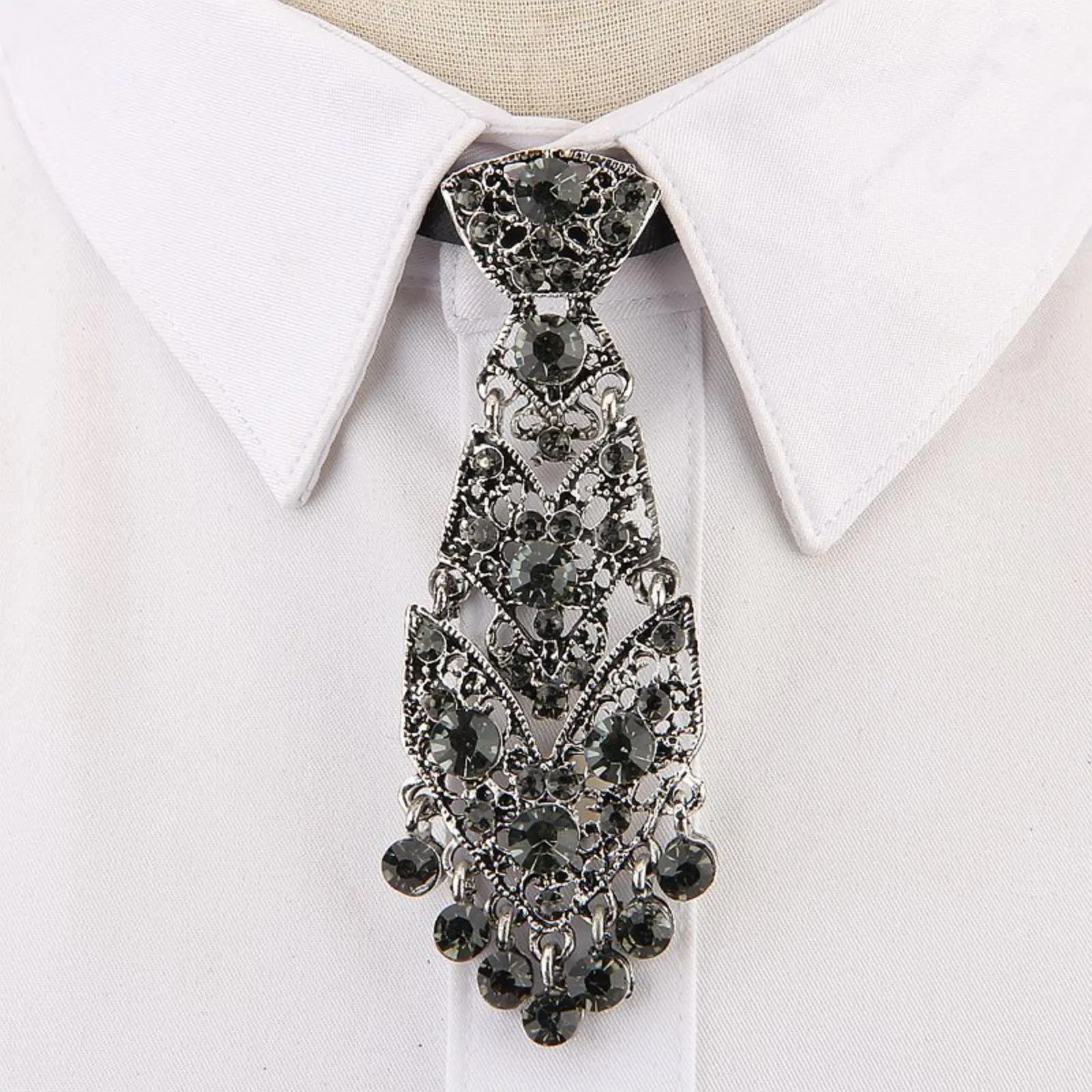 Unisex Rhinestone Metal Mini Tie, trendy Korean style design. Elegant and eye-catching, perfect for parties, weddings, hosting and formal occasions for men and women.