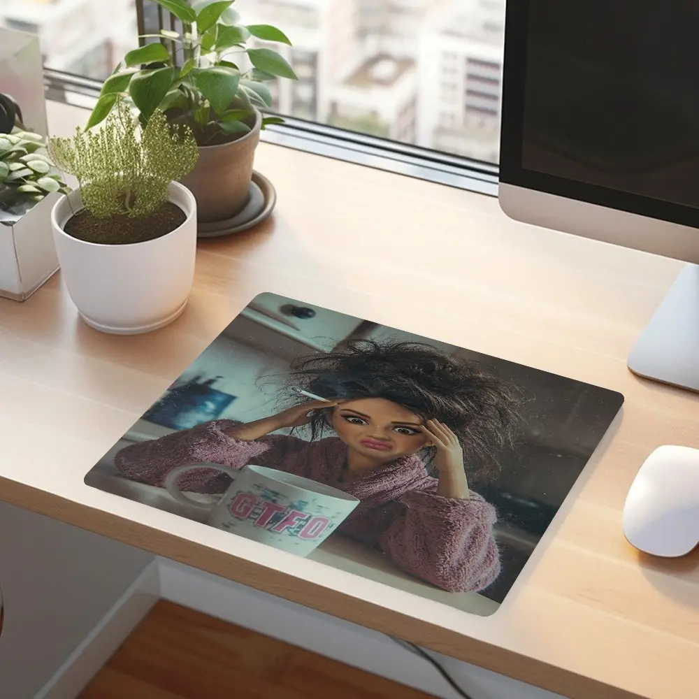 Tired Messy Hair Doll Small Square Rubber Mouse Pad, Meme Print, Stitched Lock Edge Non-Slip Scratch Resistant Desk Mat, Smooth Fabric For Trend Fans, Gamers, Students Office Workers, Frustrated Daily Desktop Decor Gift, Aesthetic Desk Accessories