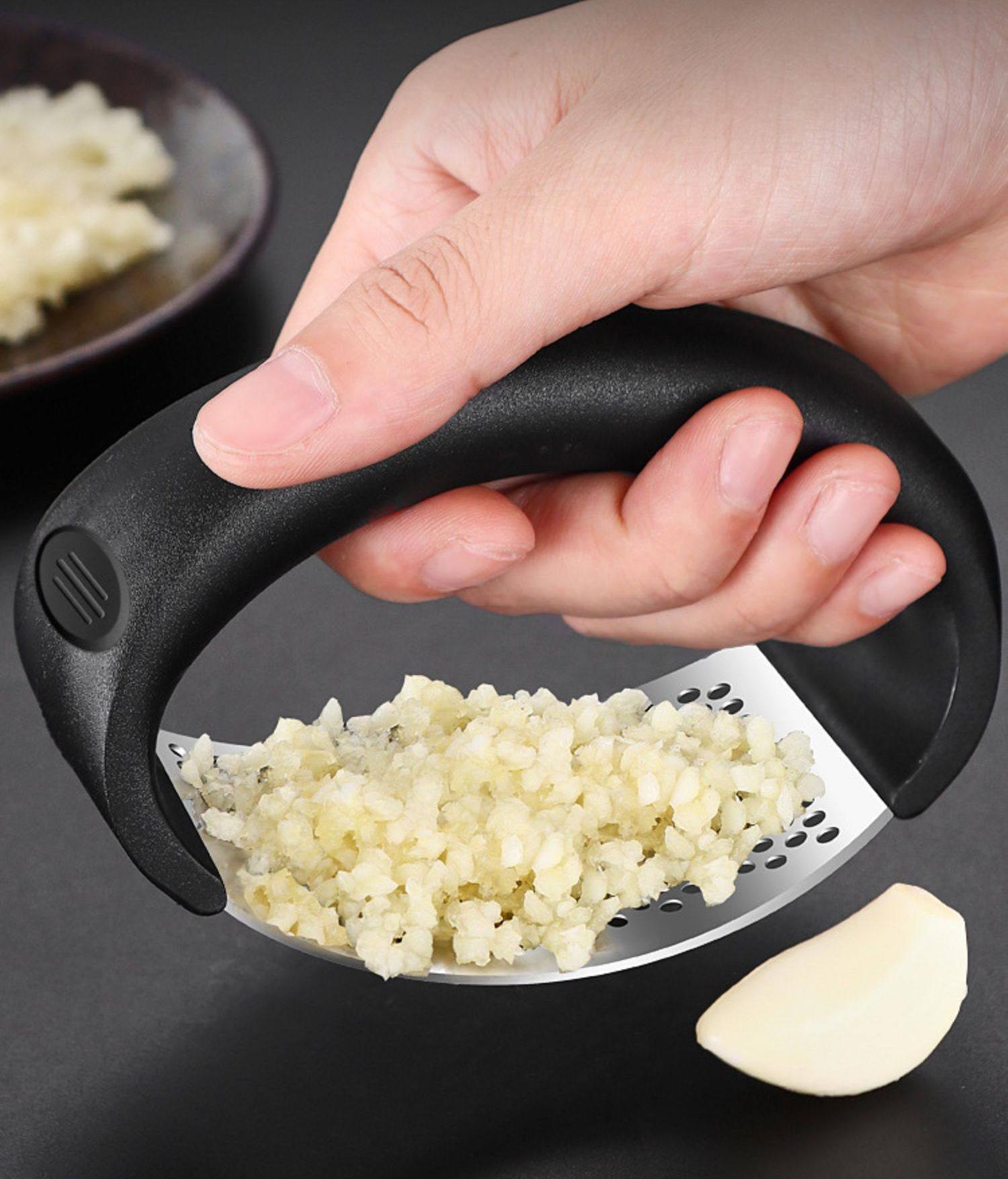 New Design Stainless Steel Garlic Press Rocker, Manual Garlic Mincer Crusher for Kitchen, Handheld Garlic Masher Tool for Fresh Garlic Paste