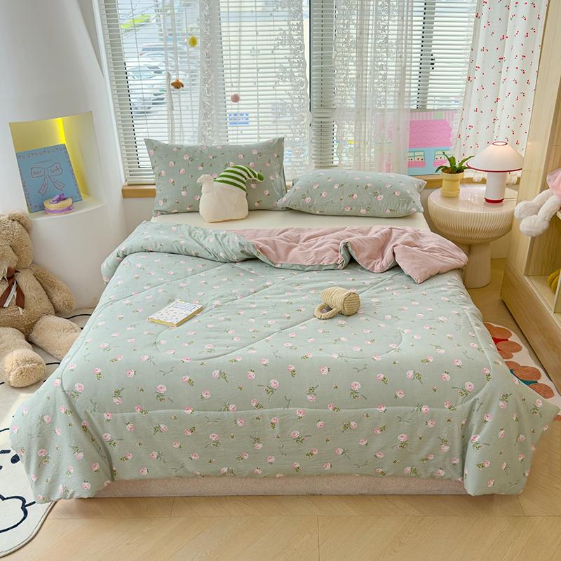 1pcs green rose garden print thin quilt, small floral pattern, ultra-soft and skin-friendly, suitable for sofas, bedrooms, and offices as the perfect bedding decoration, Soft Quilts Bedspreads