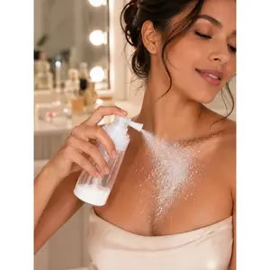 Clear Powder Spray Bottle for Hair Fibers and Dry Shampoo, Travel Friendly Refillable Powder Applicator with Precision Spray Nozzle, Mess Reducing Pump Bottle for Bathroom, Makeup Table, Salon, Barber Station, Cruise Essentials, Gym Bag and Vacation Beaut