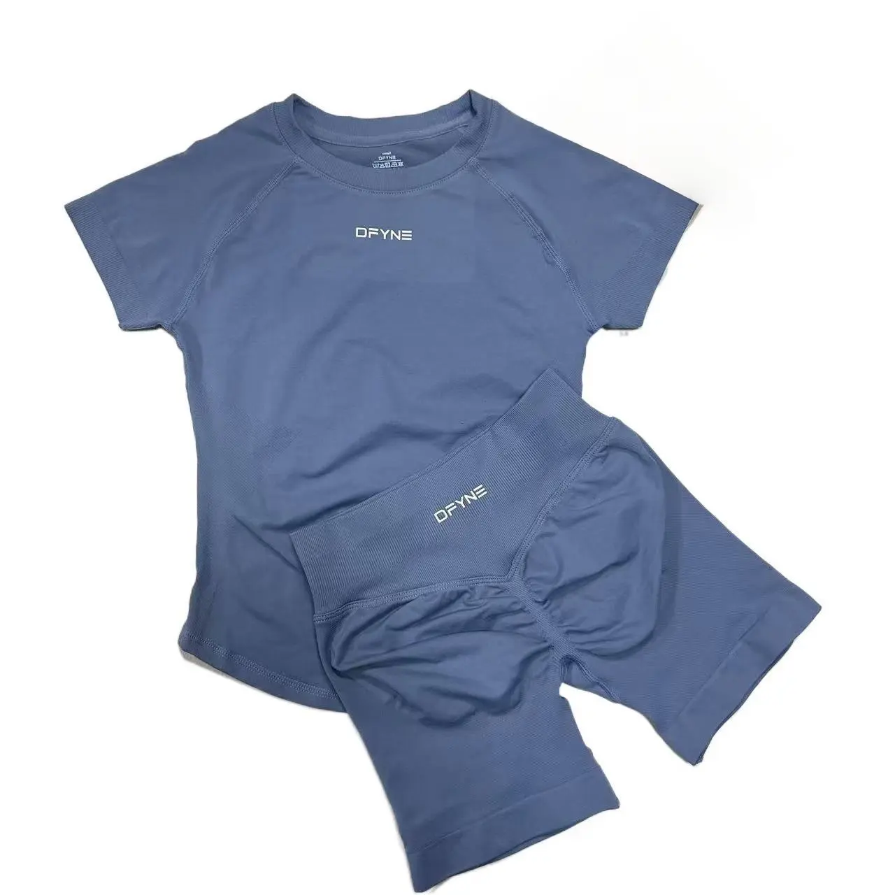 DFYNE Seamless Gym Outfit - Short Sleeve T-Shirt & Glute Contour Scrunch Bum Shorts Set
