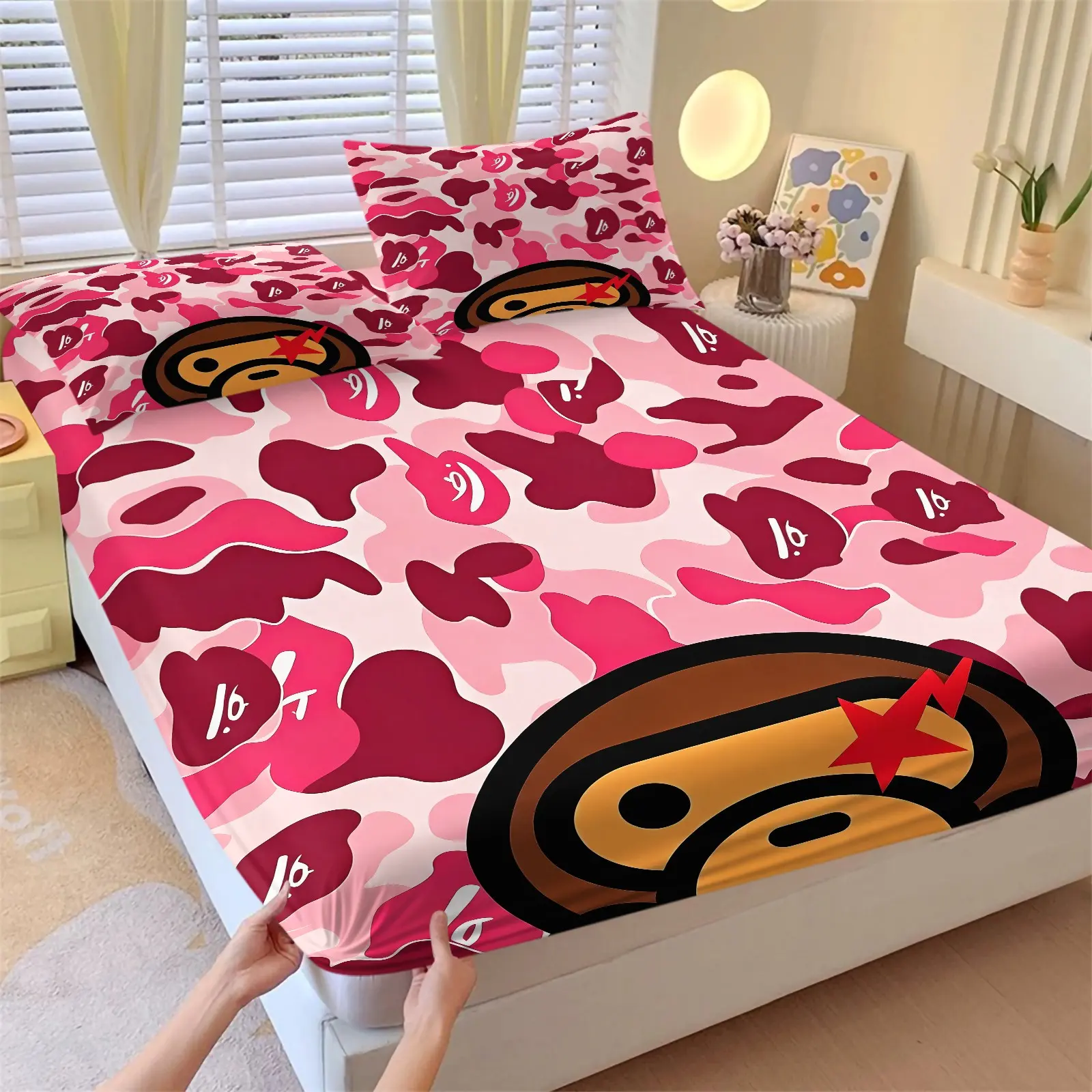 Sweet Cool Rose Pink Camo Cartoon Graphic Fitted Sheet 3pcs Set, Include 1 Bedspread and 2 Pillowcases, Cartoon Character With Red Star Vivid Print Mattress Cover, Machine Washable Unique Aesthetic Bedroom Bedding Decor, Multiple Patterns Available