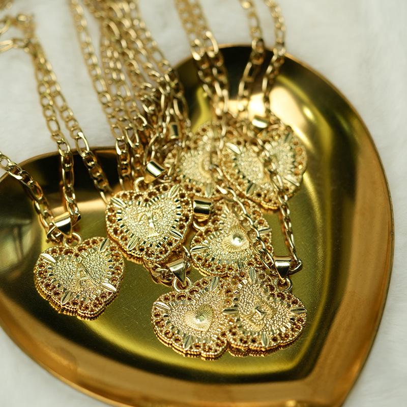 Vintage-style 18K gold-plated letter heart pendant necklace, suitable for both men and women, fashionable A-Z letter necklace
