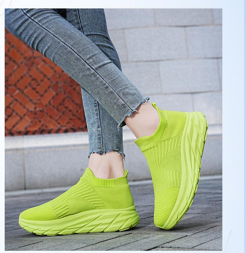 Summer thick-soled breathable mesh casual shoes for men, slip-on soft-soled running sneakers