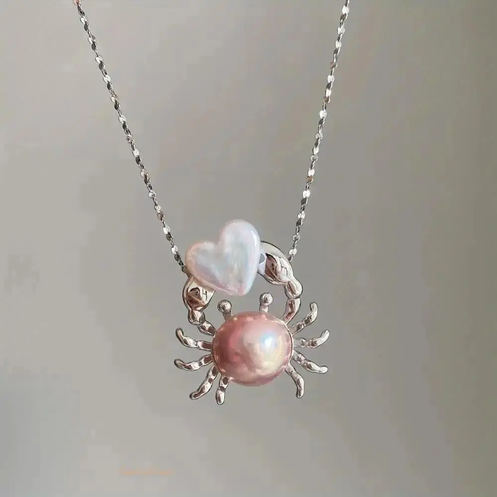 Cute Spider Pendant Necklace for Women, Heart Charm Necklace Aesthetic Jewelry Accessories, Unique Trendy Necklace for Girls Daily Wear