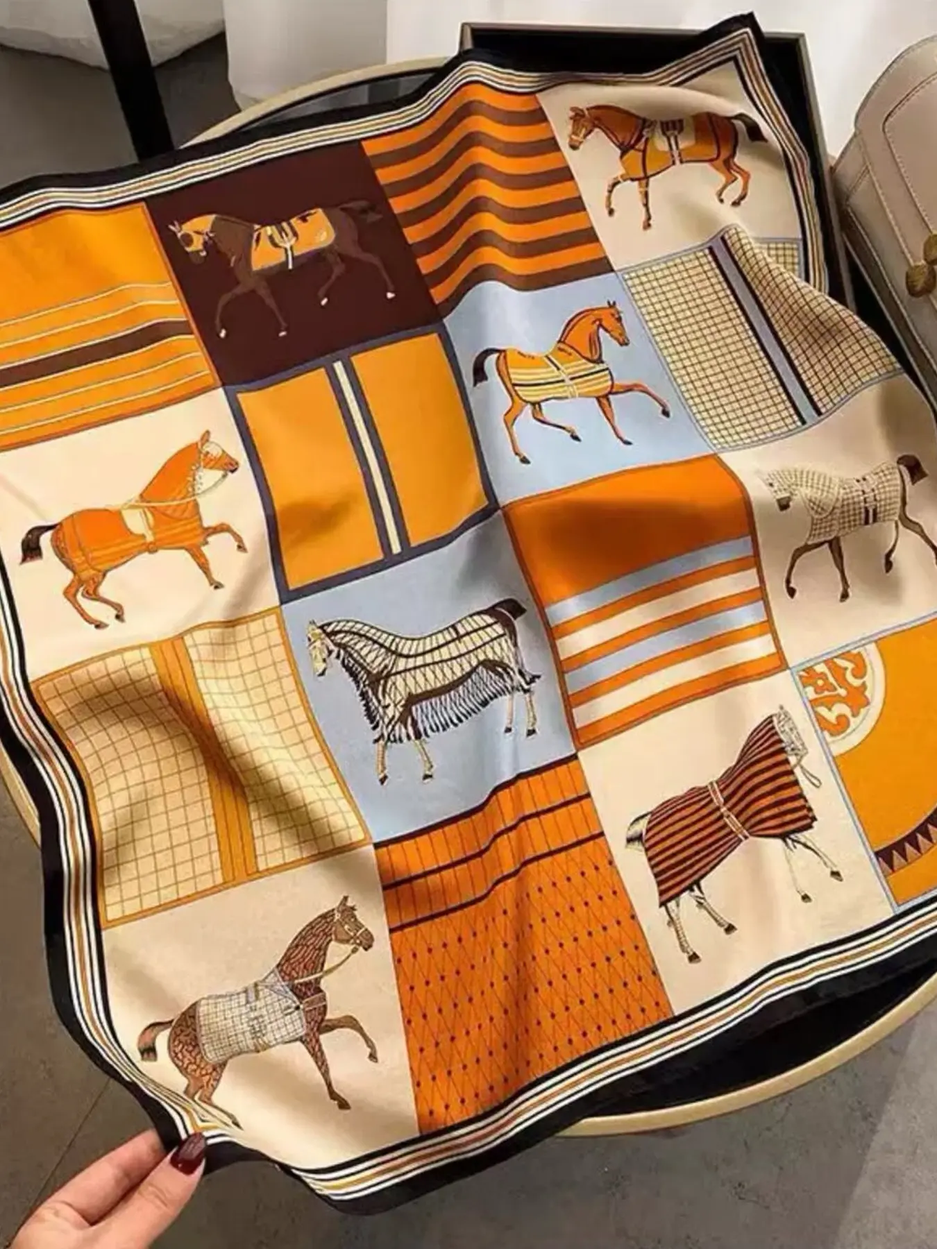 Vintage Patchwork Horse Print Satin Square Scarf, Casual Loose-Fitting Silk Scarf, Polka Dot Pattern, Square Head Scarves, All Seasons Accessory