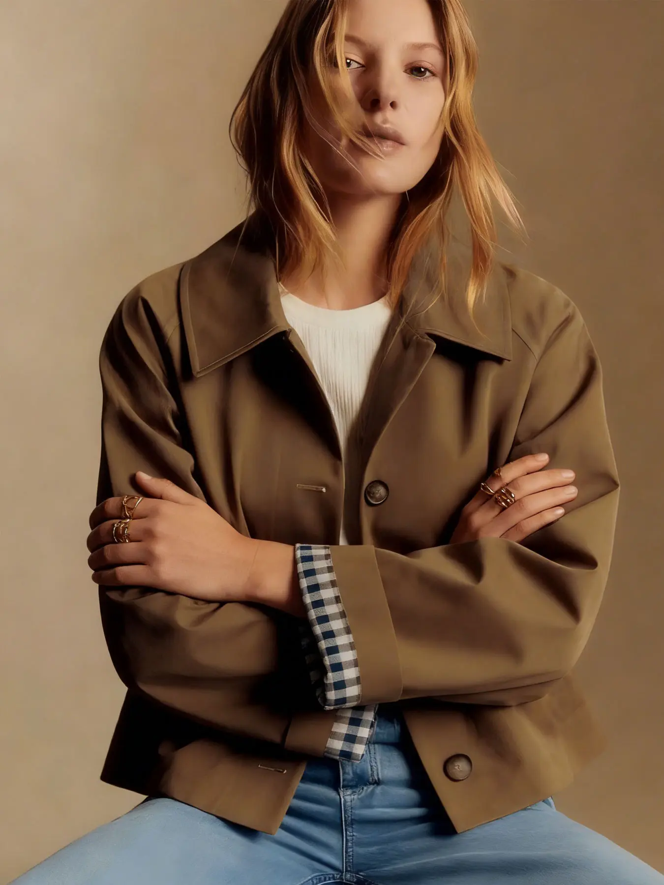 A women's brown short-length, loose-fitting, single-breasted casual coat with a stand-up collar, suitable for spring and autumn, for daily commuting, street wear, and home wear.