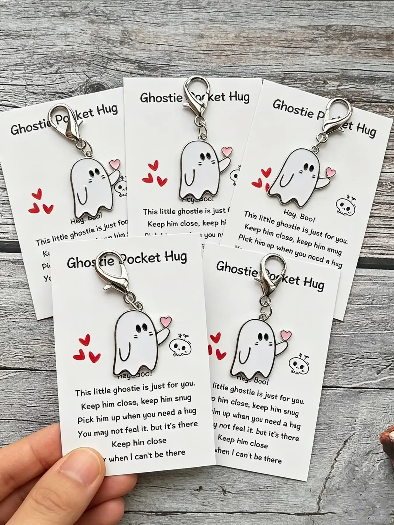 5pcs Quirky Heart-Loving Ghost Keychains With "Ghostie" Pocket Hug Card, Cute Halloween Bag Pendant Keychain,  Halloween Gifts That Express Love And Care, Birthday Present,Birthday Gifts, Inspirational Gifts For Family, Good Friends And Colleagues