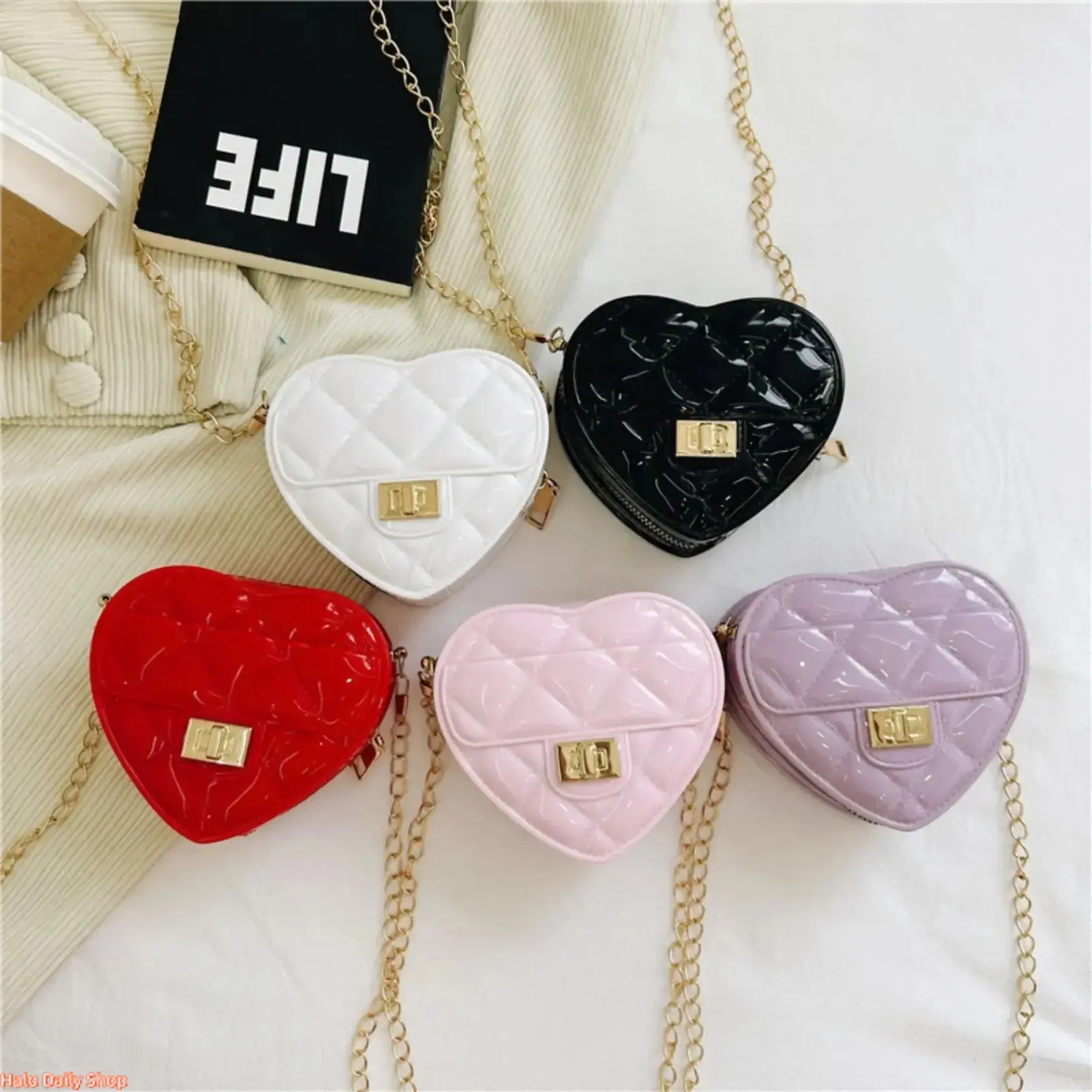 2026 New Heart-Shaped Jelly Crossbody Bag – Cute Quilted Mini Shoulder Bag with Chain and Zipper; a Stylish Accessory for Girls, Suitable for Parties and Everyday Use