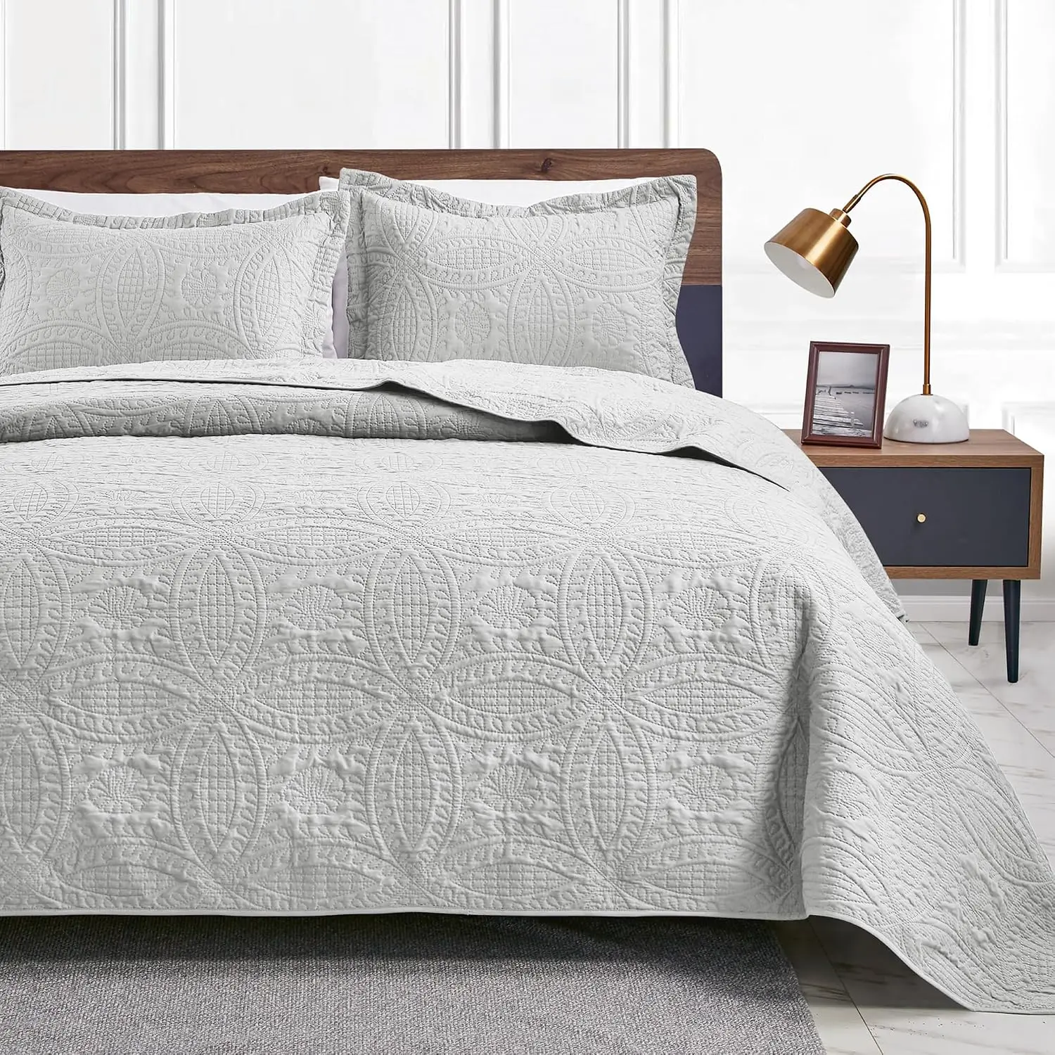 Twin Bedding Set Light Grey Bedspreads - Soft Bed Summer Lightweight Bedspread Comforter - Coin Pattern Bedding Coverlet for All Season - 2 Pieces (1, 1 Pillow Sham)