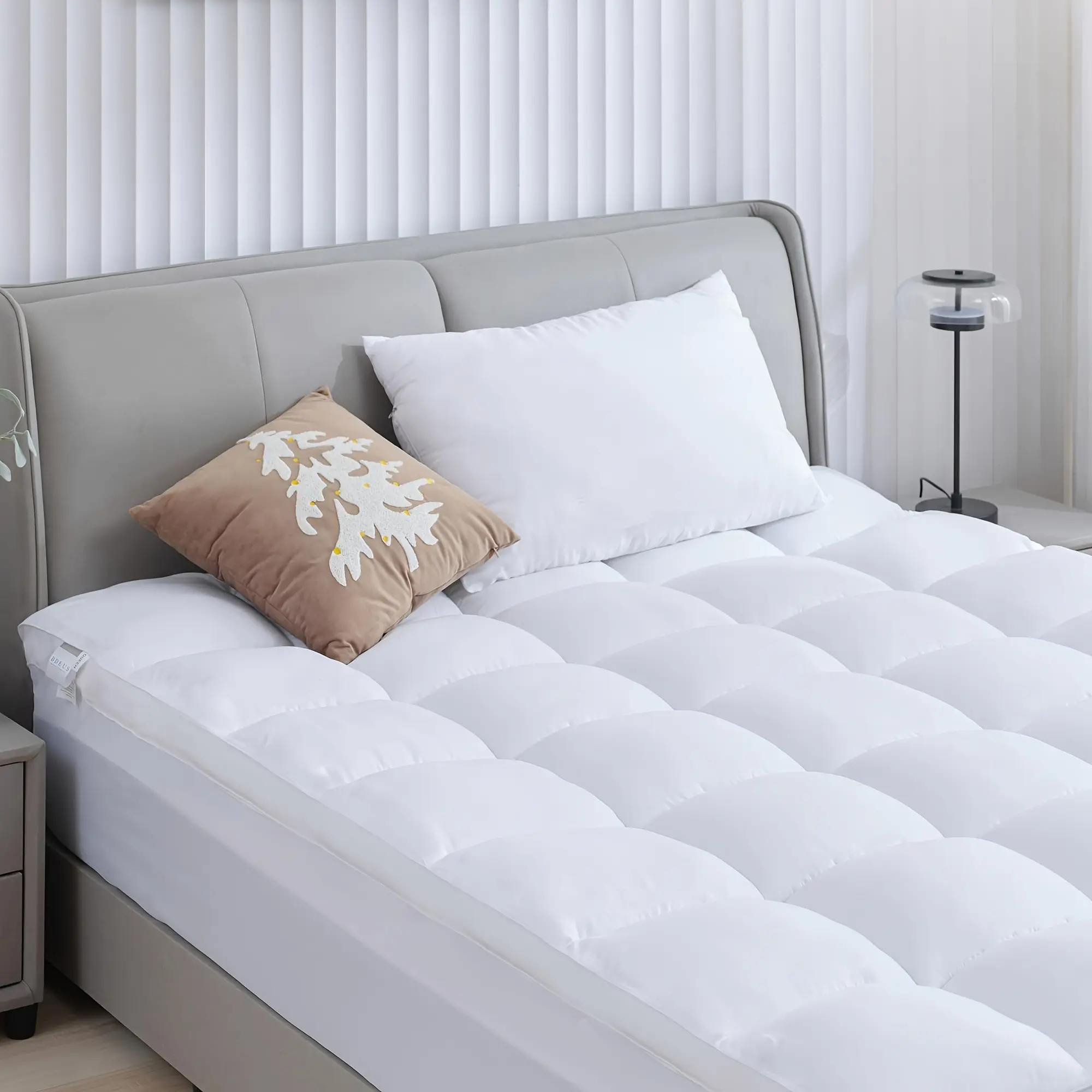 Twin Size White Mattress Topper, 500 GSM Cotton Pillow Top Quilted Fitted Mattress Protector Pad with 8-21 Inch Deep Pocket, Soft Comfortable Mattress Cover