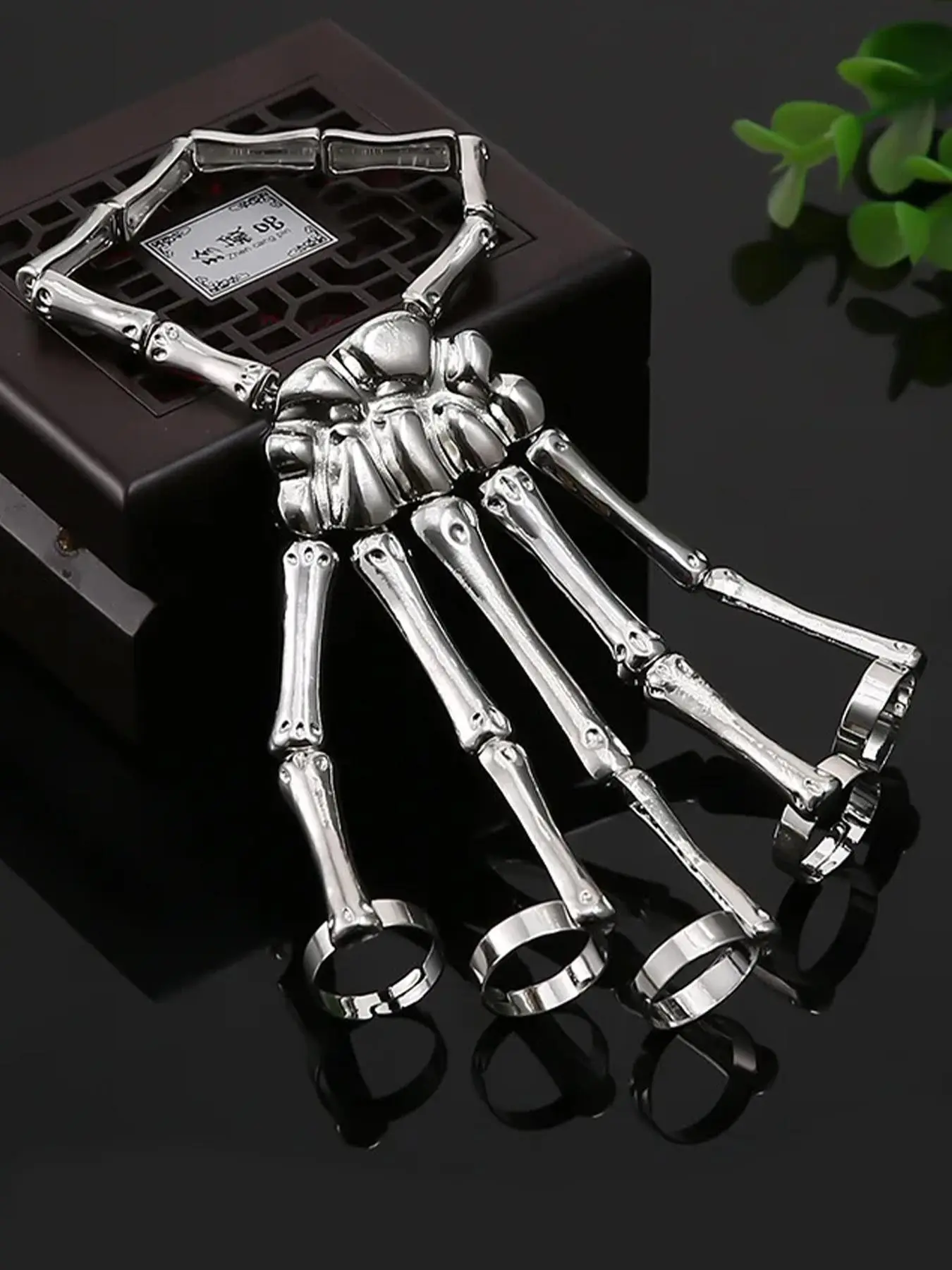 Punk Style Skull Bracelet, Adjustable Metal Hand Chain, Unisex, Elegant and Unique, Rock and Hip Hop Fashion, Halloween Accessory, Bracelet Jewelry