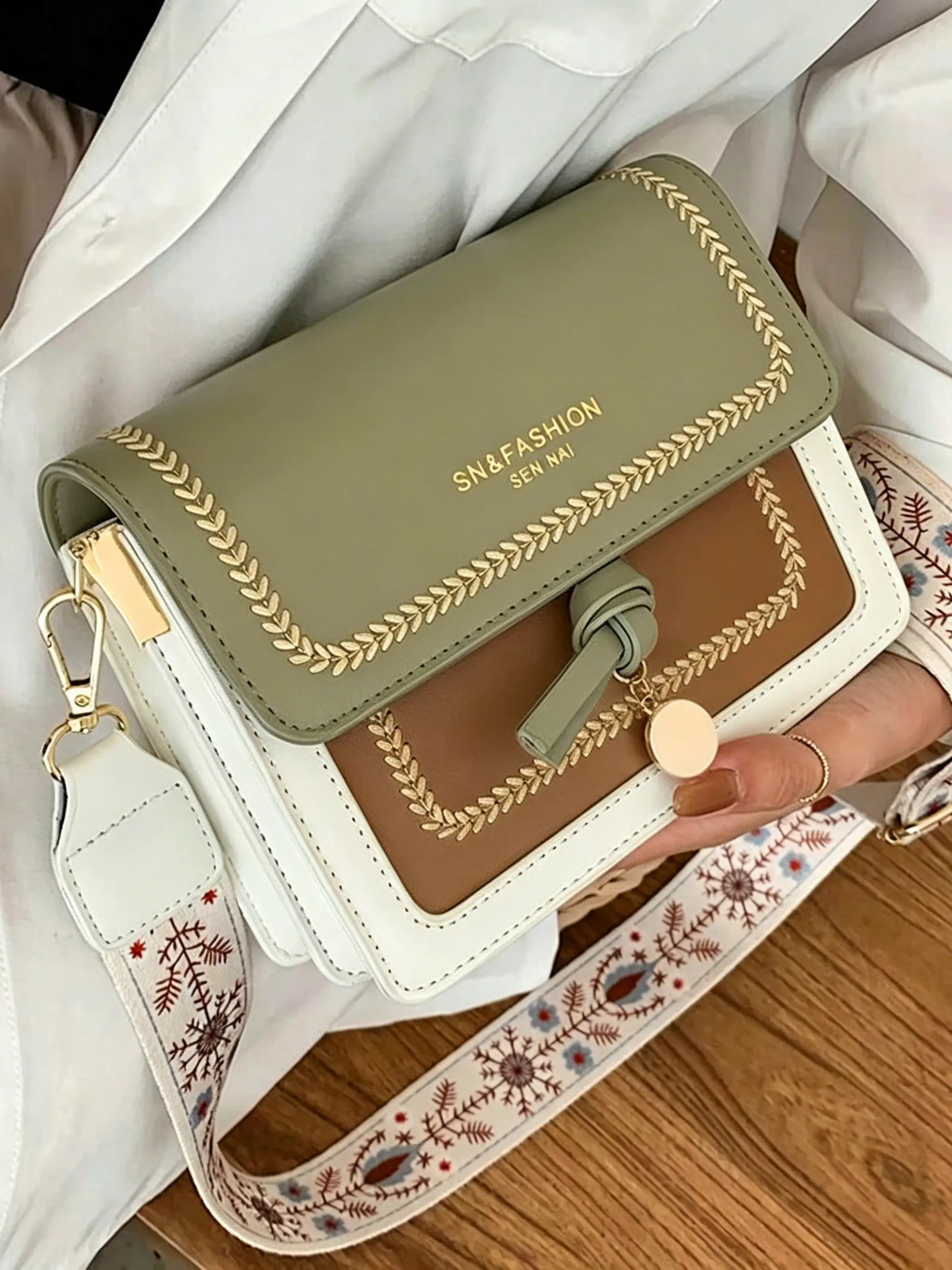Fashionable Crossbody Handbags for Women, Casual Color Block Design, Small Square Shape, Wide Strap, Ideal for Parties, Dates, School, Outdoor Activities