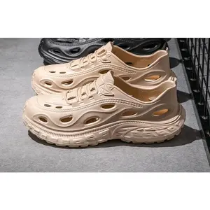 Perforated upper boosts air circulation, effectively prevents odor and keeps feet fresh all day.