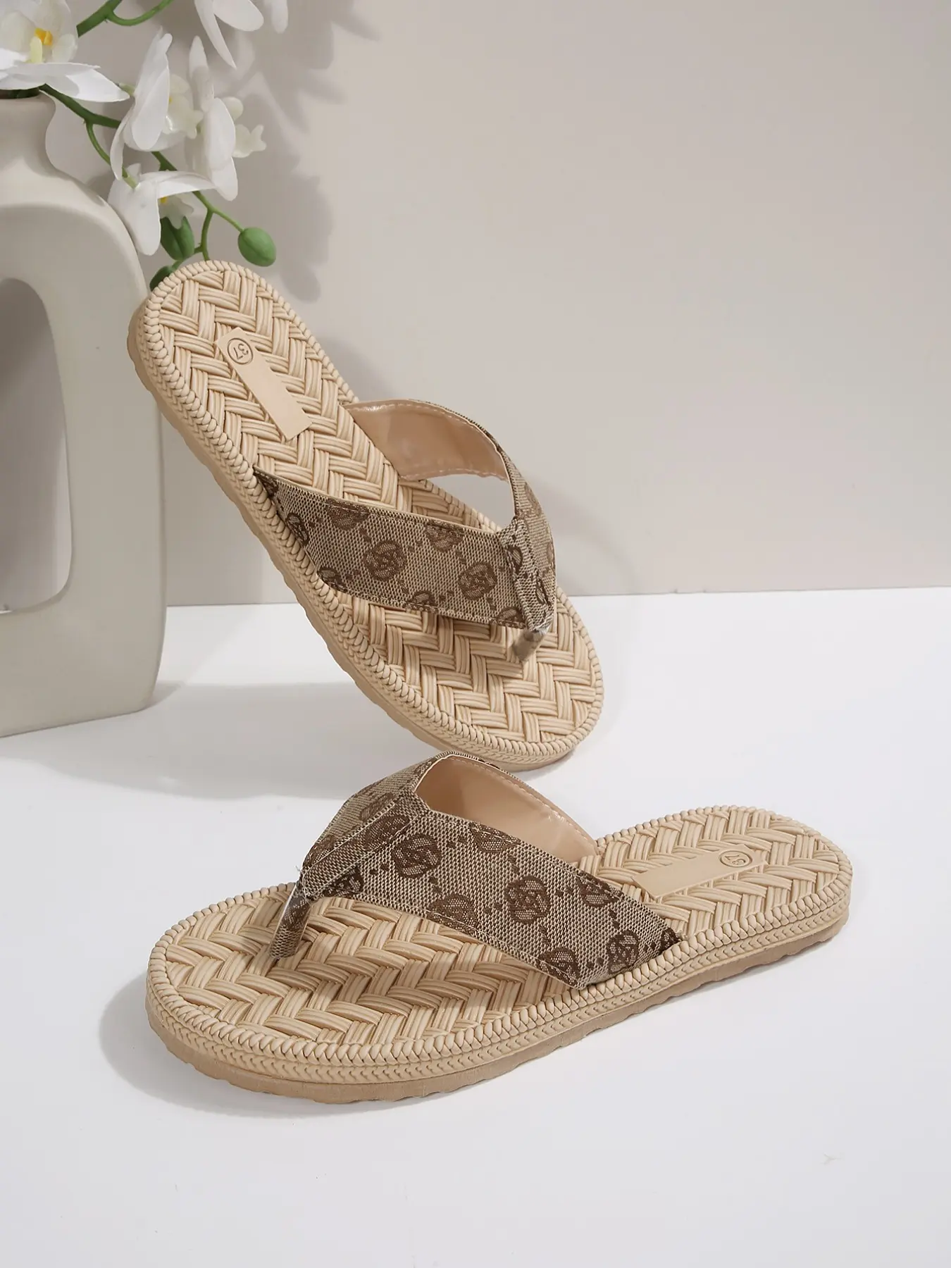 Women Vintage Jacquard Flip-Flops, Imitation Straw Woven Flat Slippers, Casual Beach Vacation Outdoor Slides, Comfortable and Stylish