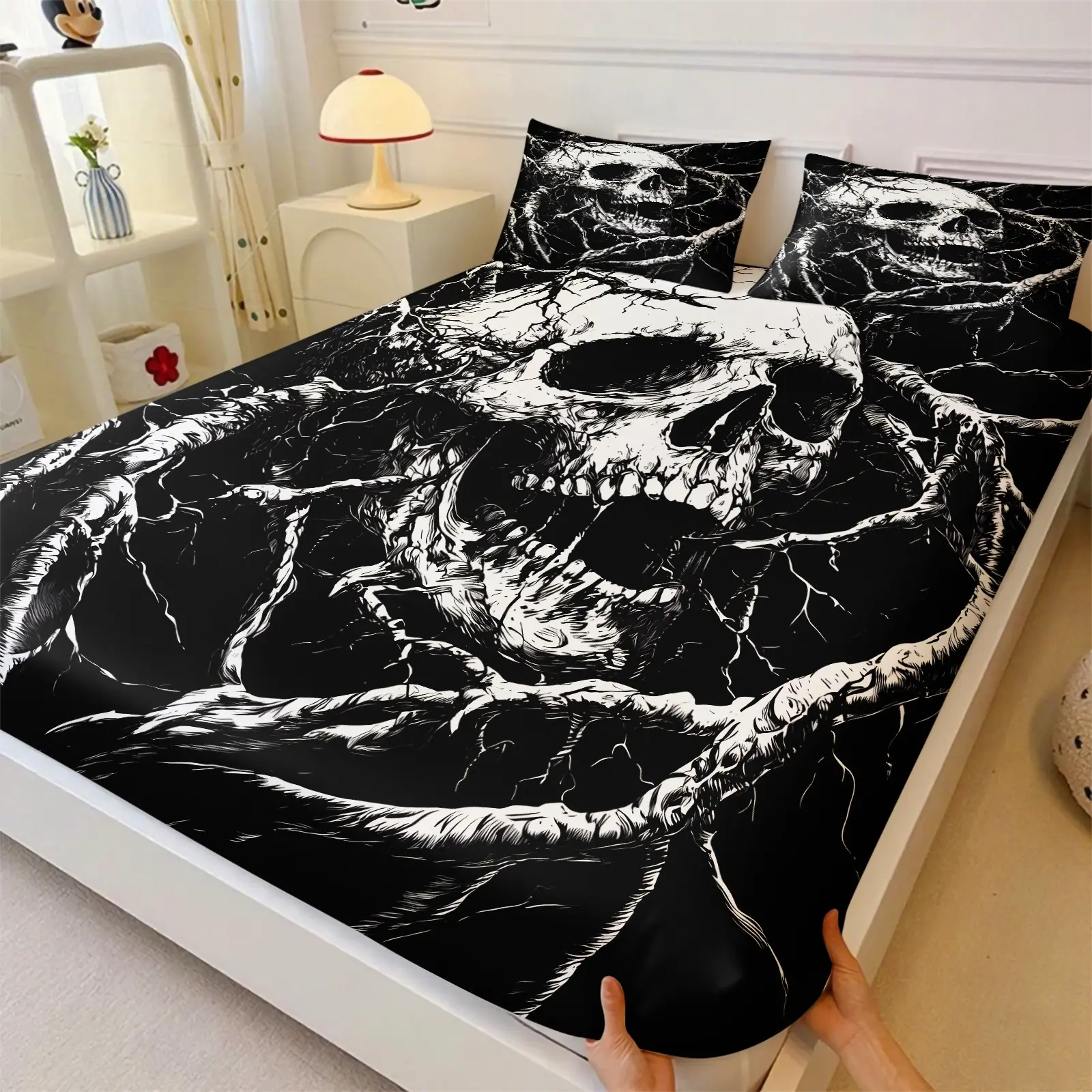 American Gothic Retro Black White Sketch Skull Root Fitted Sheet, 1 Bedspread and 2 Pillowcases, Spooky Themed Bedroom Bedskirt, Vintage Black White Sketch Style Elastic Dustproof Mattress Cover, Soft Comfortable