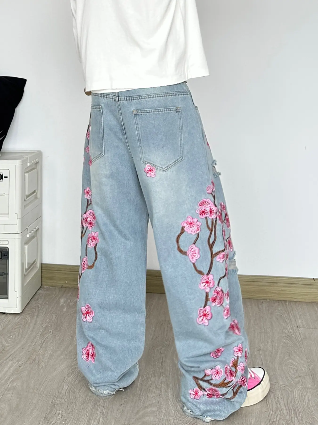 Men's Heavy-Duty Embroidered Frayed Hole Washed Straight Leg Wide-Leg Jeans, Y2K Street Style Aesthetic Fashion Loose Long Pants, Light Blue