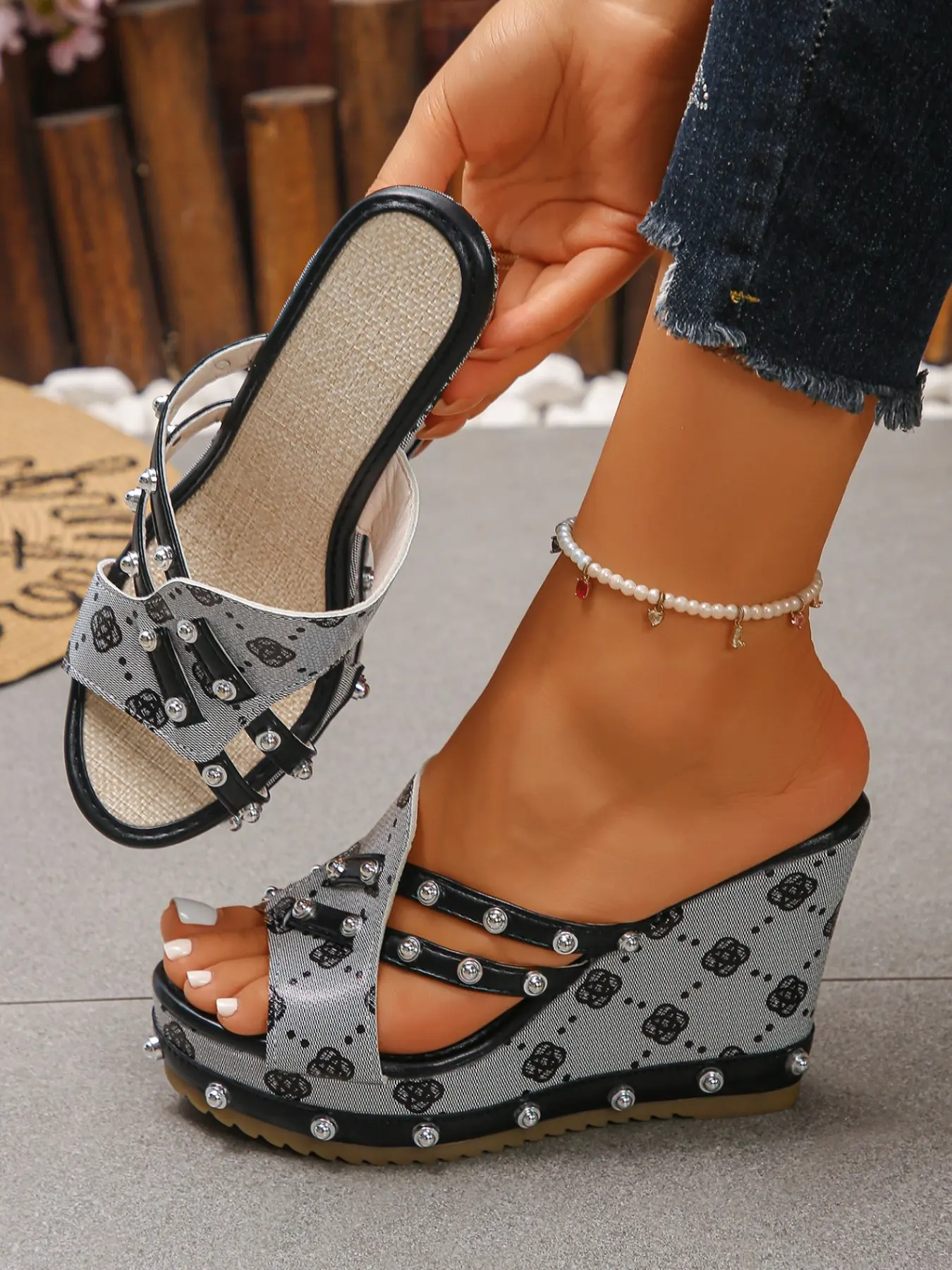 Women Open Toe Wedge Slide Sandals Slip On Mule Wedges Trendy Printed Dual Rivet Straps Platform Wedge Slides Beach Vacation Shopping Casual Daily Outfits 2 Colors White Print Grey Print